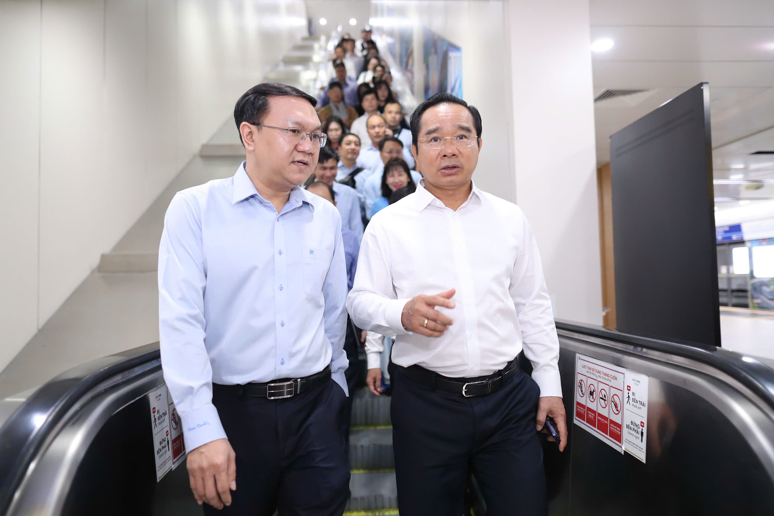 Chủ tịch UBND TPHCM đi Metro đến dự lễ ra mắt Trung t&acirc;m Phục vụ h&agrave;nh ch&iacute;nh c&ocirc;ng - Ảnh 11.