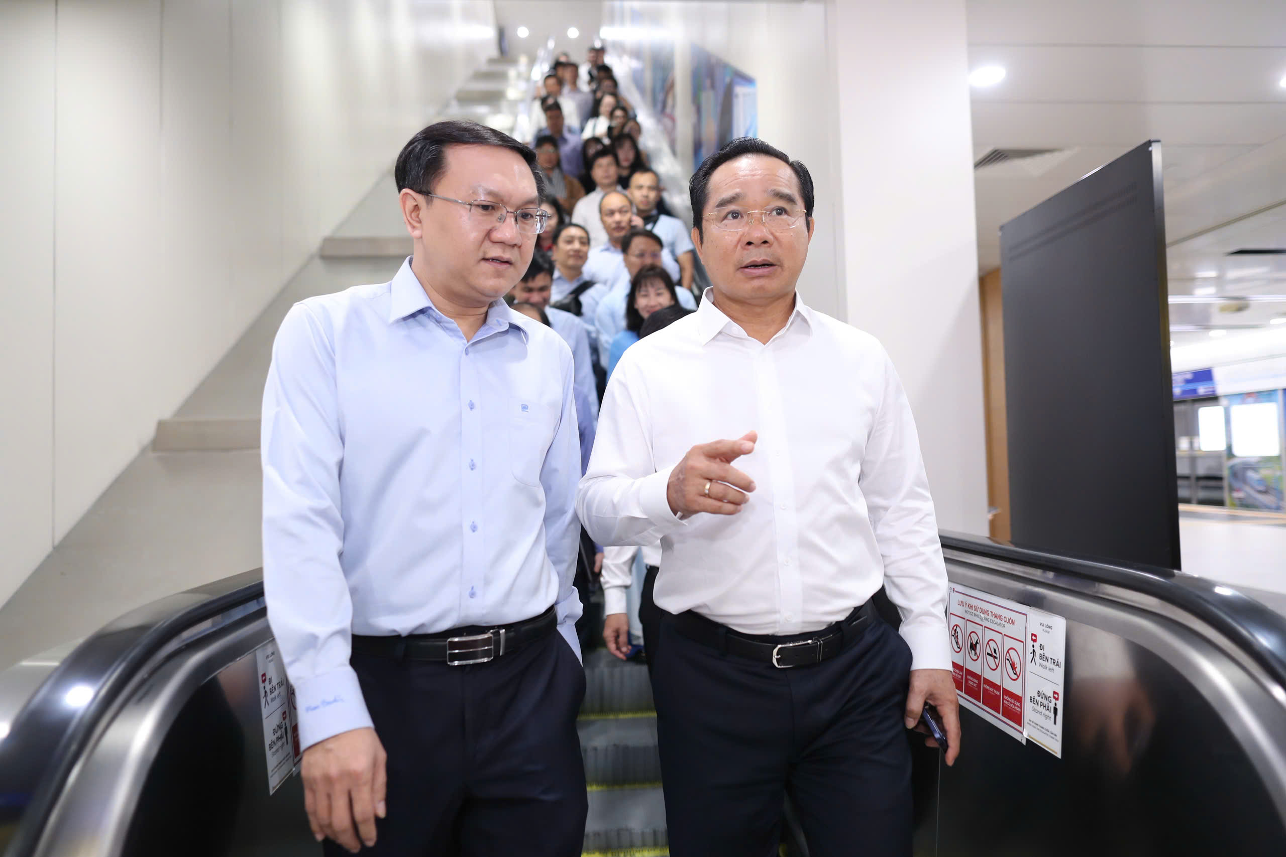 Chủ tịch UBND TPHCM đi Metro đến dự lễ ra mắt Trung t&acirc;m Phục vụ h&agrave;nh ch&iacute;nh c&ocirc;ng - Ảnh 9.