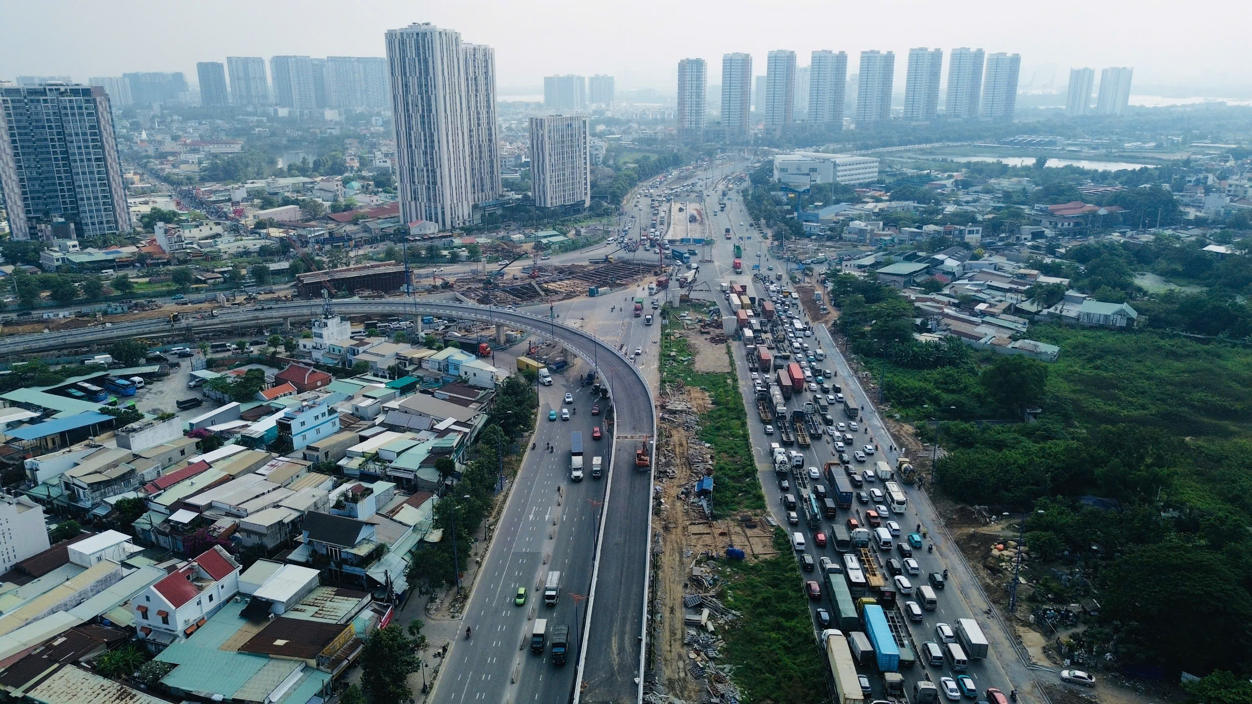 TPHCM ra quân cao điểm giữ trật tự giao thông dịp Tết 2026 - Ảnh 1.