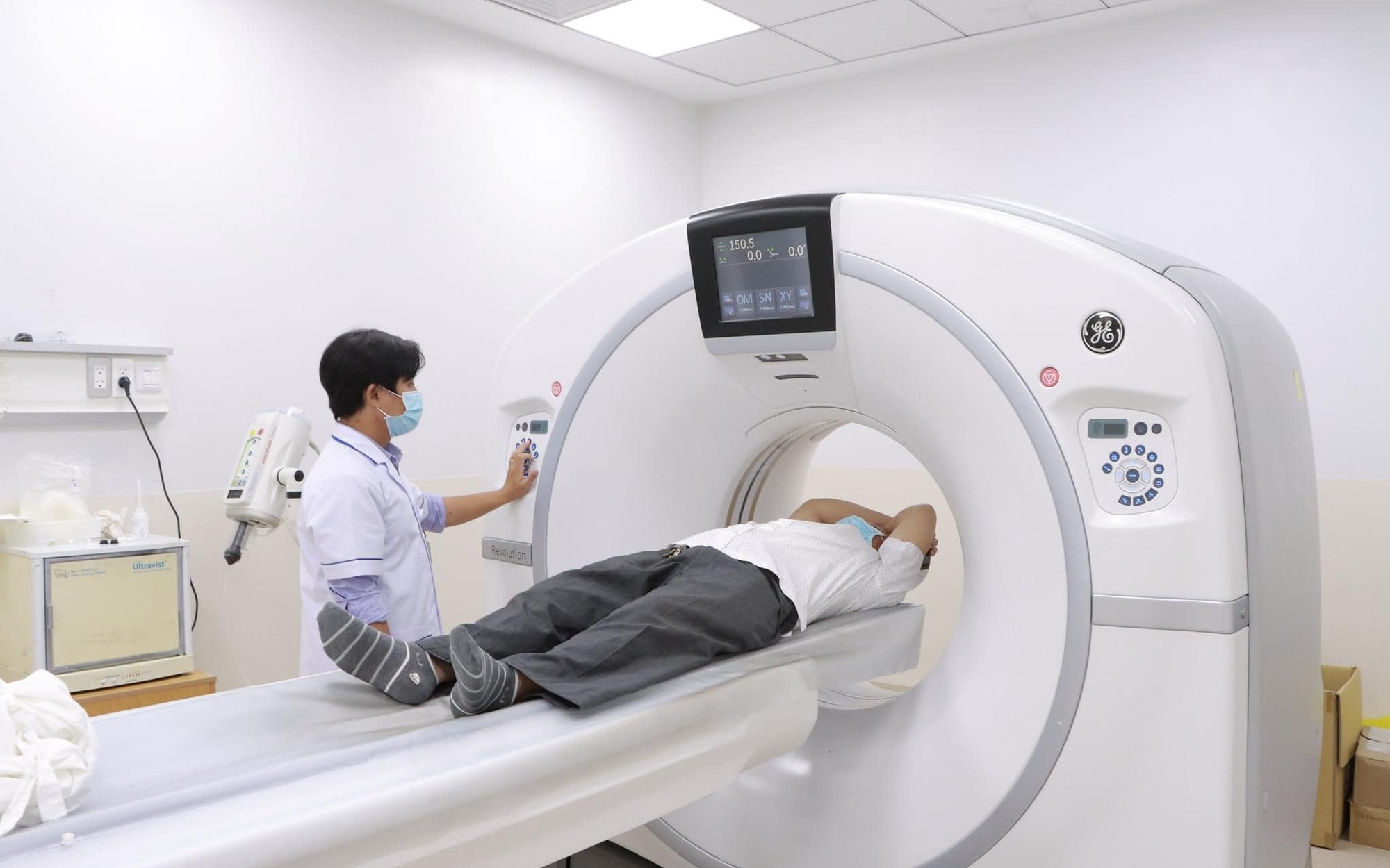 Gi&aacute;m đốc Bệnh viện Ung bướu TPHCM l&yacute; giải v&igrave; sao tỉ lệ tử vong do ung thư c&ograve;n cao? - Ảnh 3.
