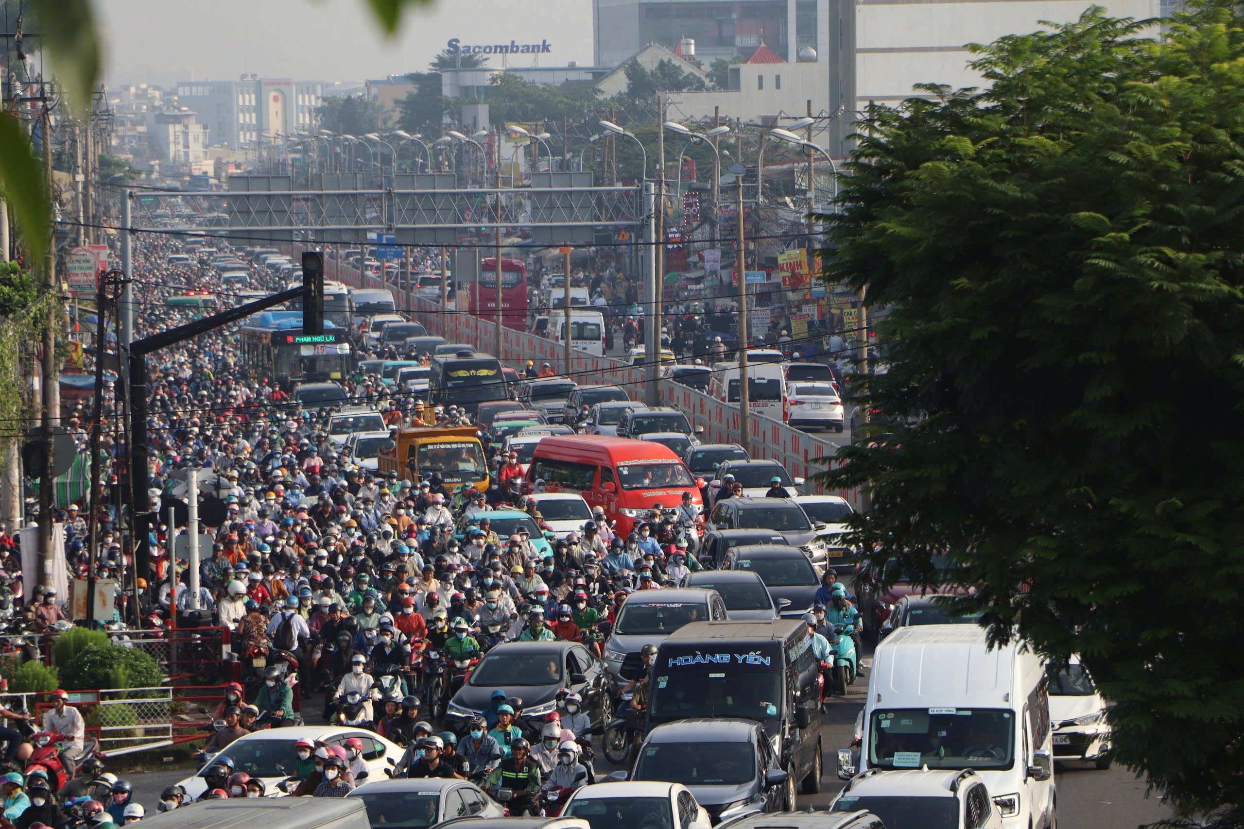 Mạnh tay siết chuẩn khí thải với xe đời cũ - Ảnh 1.