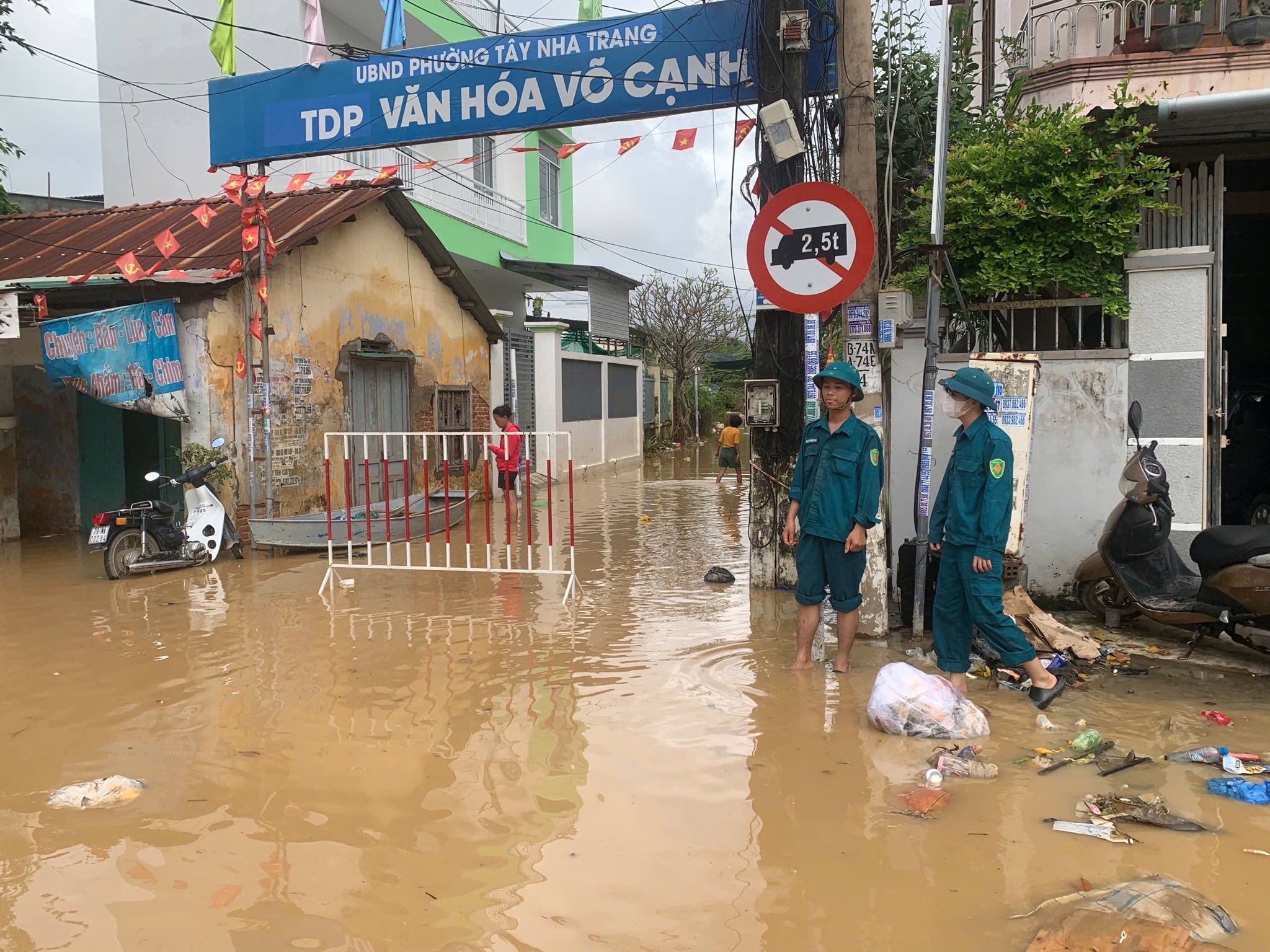 Lũ trên sông Cái Nha Trang đạt đỉnh, lũ rút chậm - Ảnh 5.
