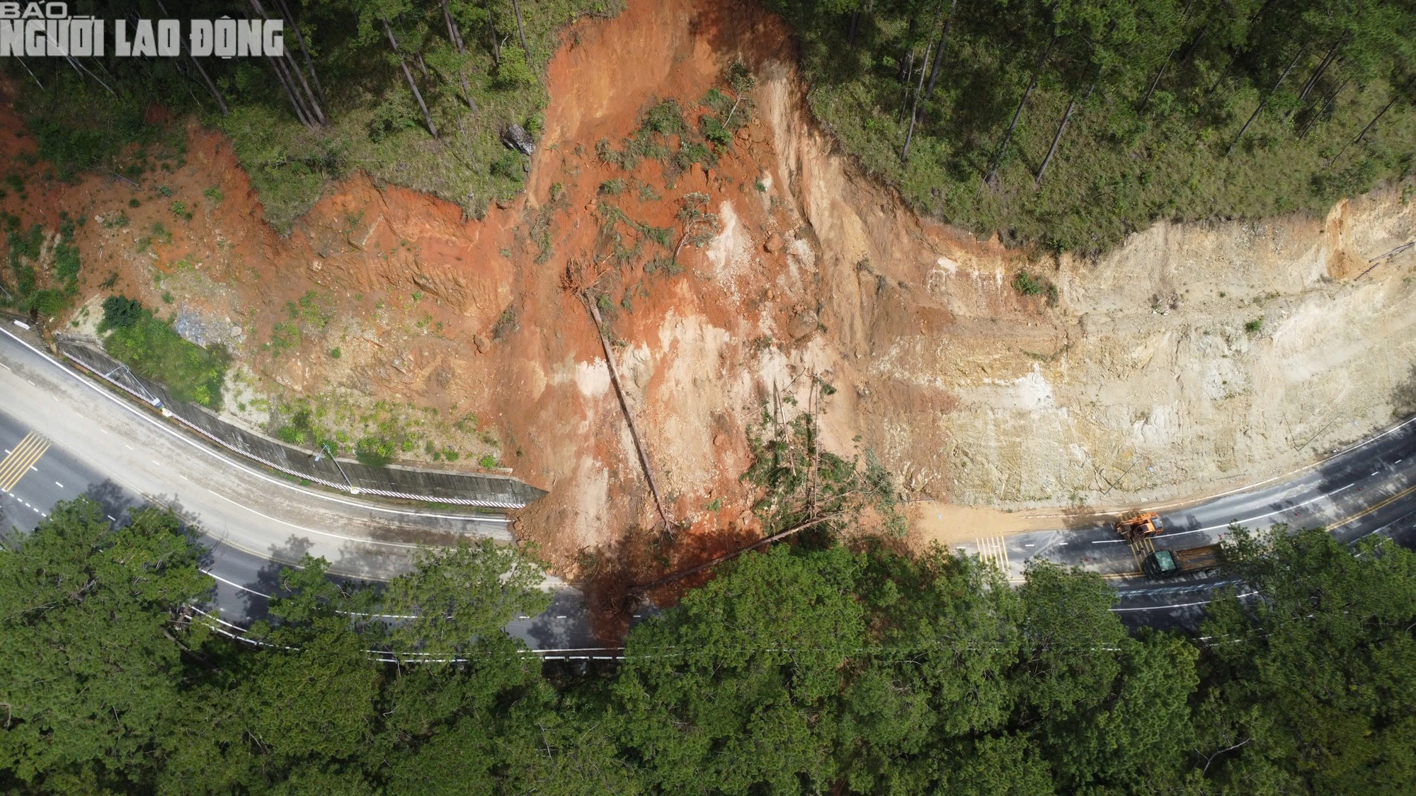 Sau Mimosa, đến lượt đèo Prenn tạm đóng vì sạt lở - Ảnh 2.