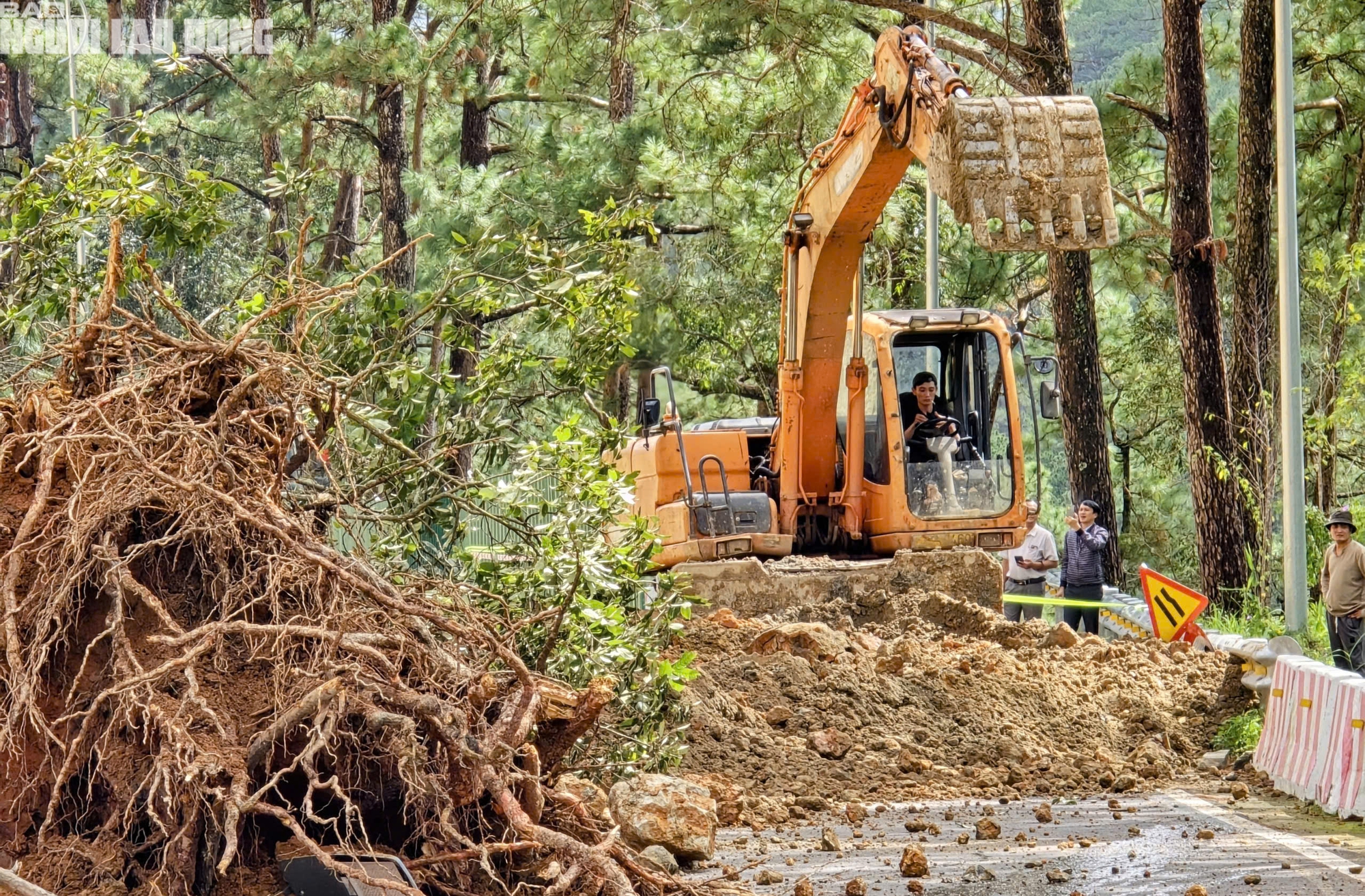 Sau Mimosa, đến lượt đèo Prenn tạm đóng vì sạt lở - Ảnh 7.