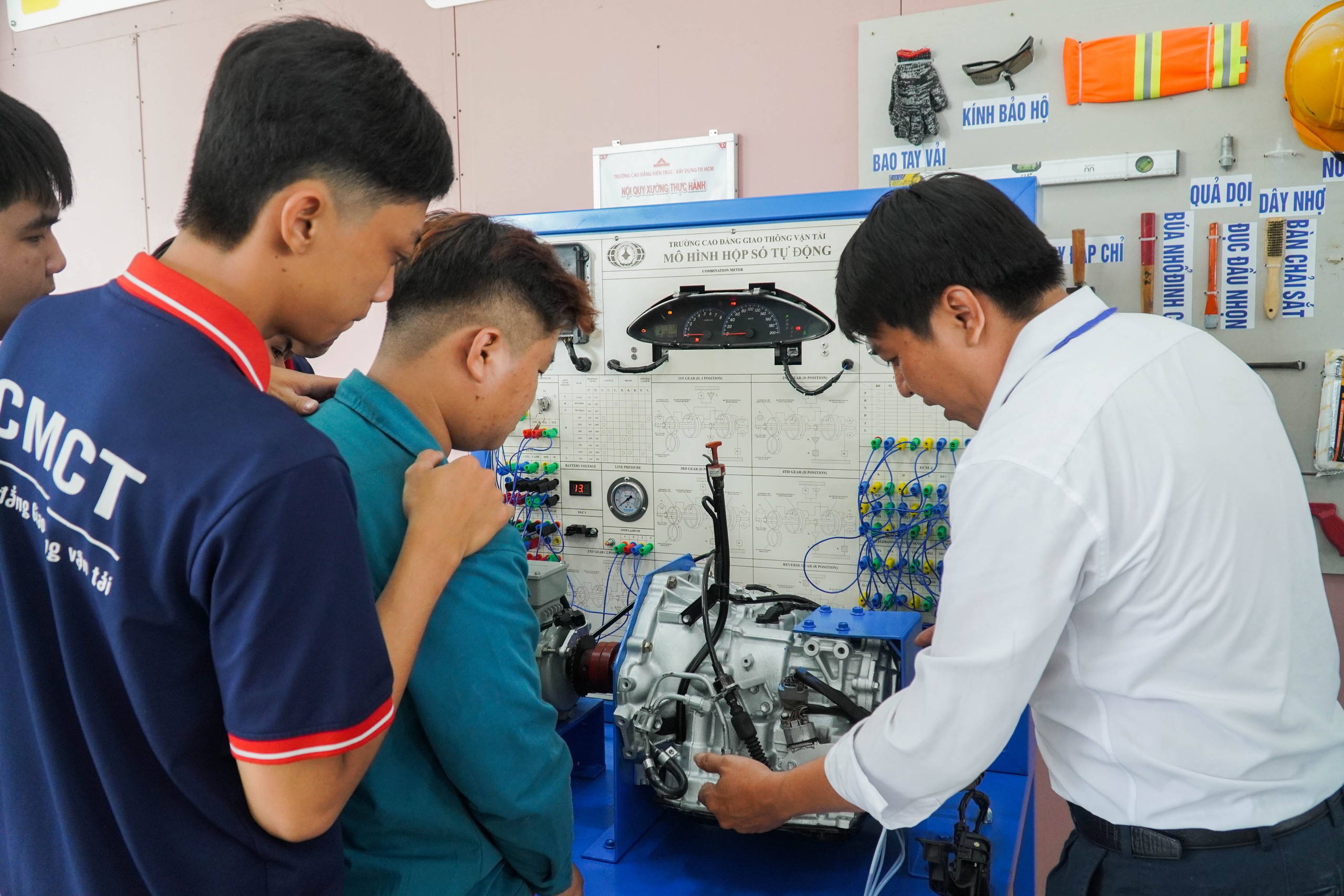 TPHCM dự kiến còn 19 trường cao đẳng và 2 trường trung cấp công lập Trong tương lai - Ảnh 1.