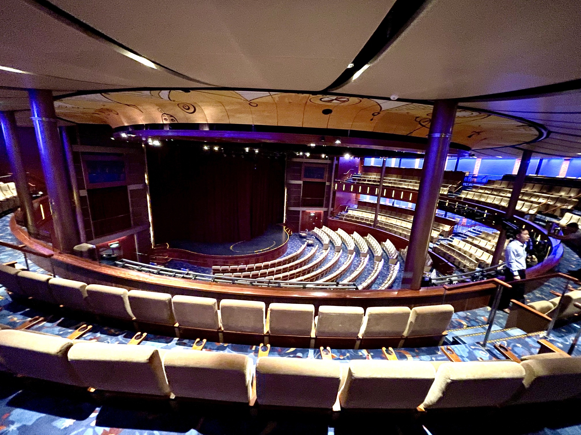 Tàu Celebrity Solstice trở lại Việt Nam mang theo 2 . 500 Du khách khám phá TPHCM - Ảnh 11.