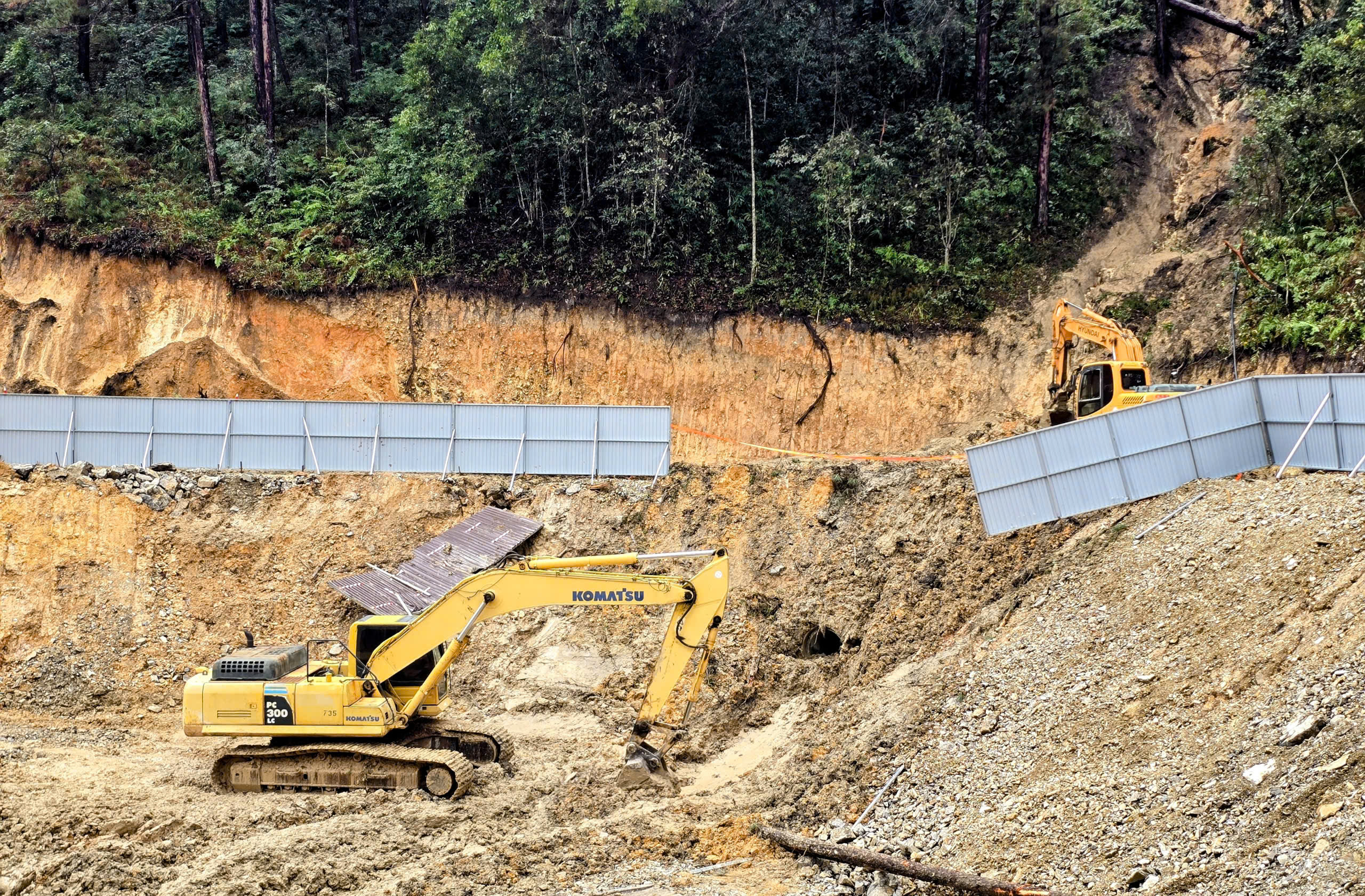 Đèo Mimosa vừa thông lại sạt lở, người dân nên đi đèo Prenn hoặc Saco Tuyền Lâm - Ảnh 8.