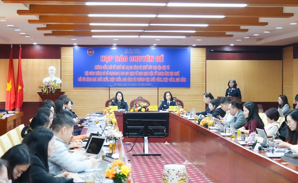 Thu hơn 1.000 tỉ đồng với hàng nhập khẩu giá trị nhỏ - Ảnh 1. Thu hơn 1.000 tỉ đồng với hàng nhập khẩu giá trị nhỏ - Ảnh 1.