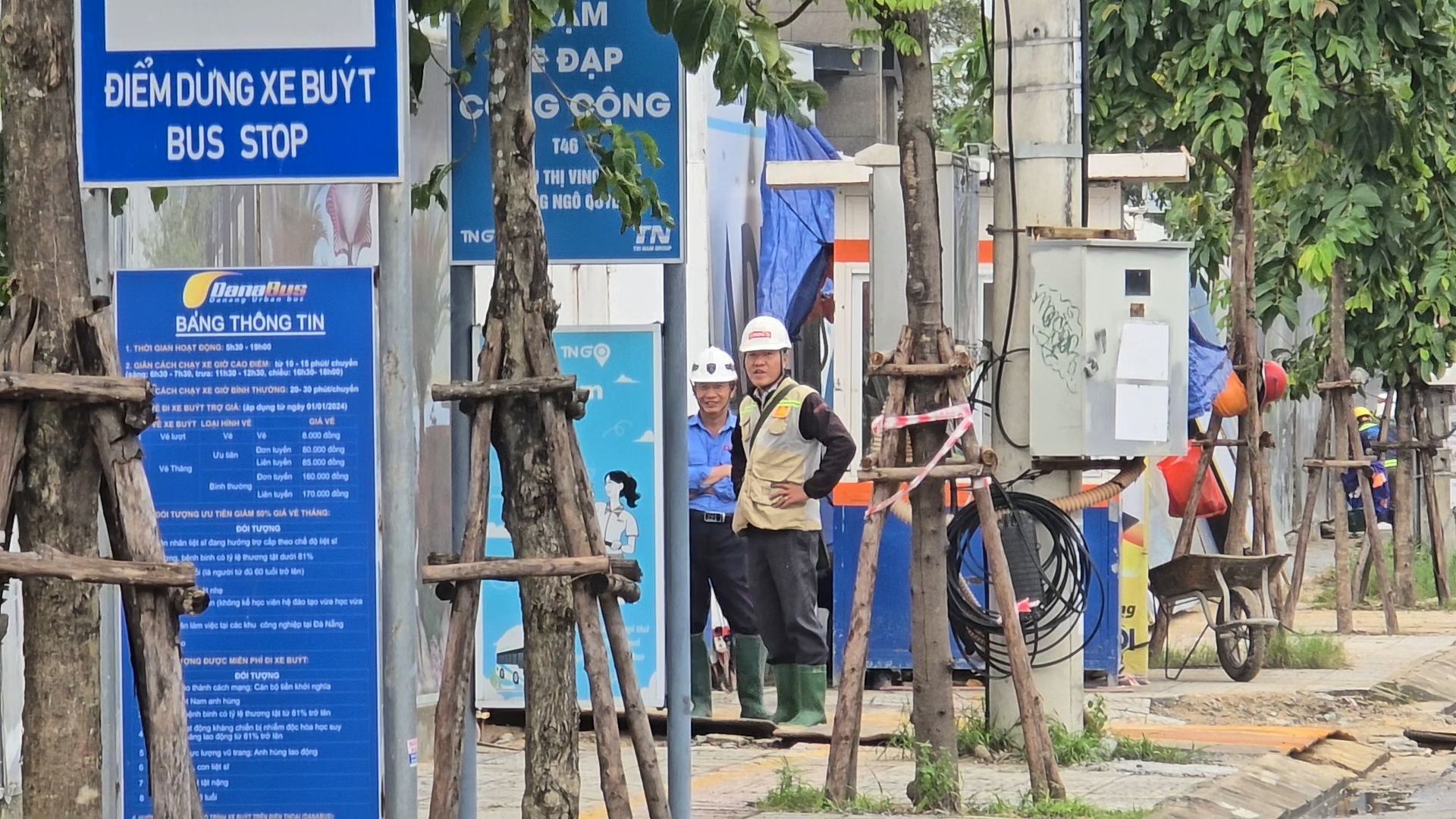 Vụ hố tử thần Đà Nẵng: Nguy cơ sụt lún trên đường Ngô Quyền - Ảnh 6. Vụ hố tử thần Đà Nẵng: Nguy cơ sụt lún trên đường Ngô Quyền - Ảnh 6.