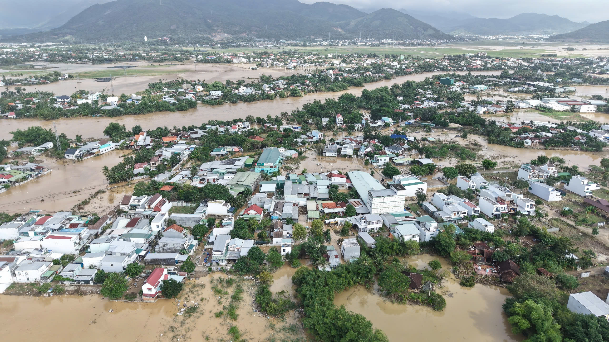 Lũ trên sông Cái Nha Trang đạt đỉnh, lũ rút chậm - Ảnh 1.