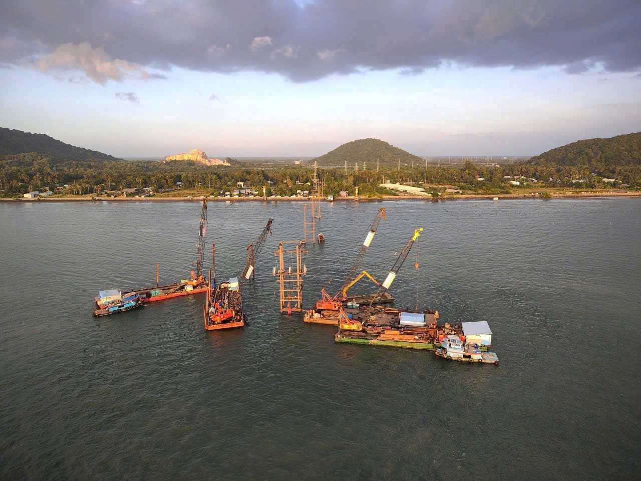 Tin vui cho người dân Phú Quốc sau sự cố đứt cáp ngầm điện 110kV - Ảnh 1.