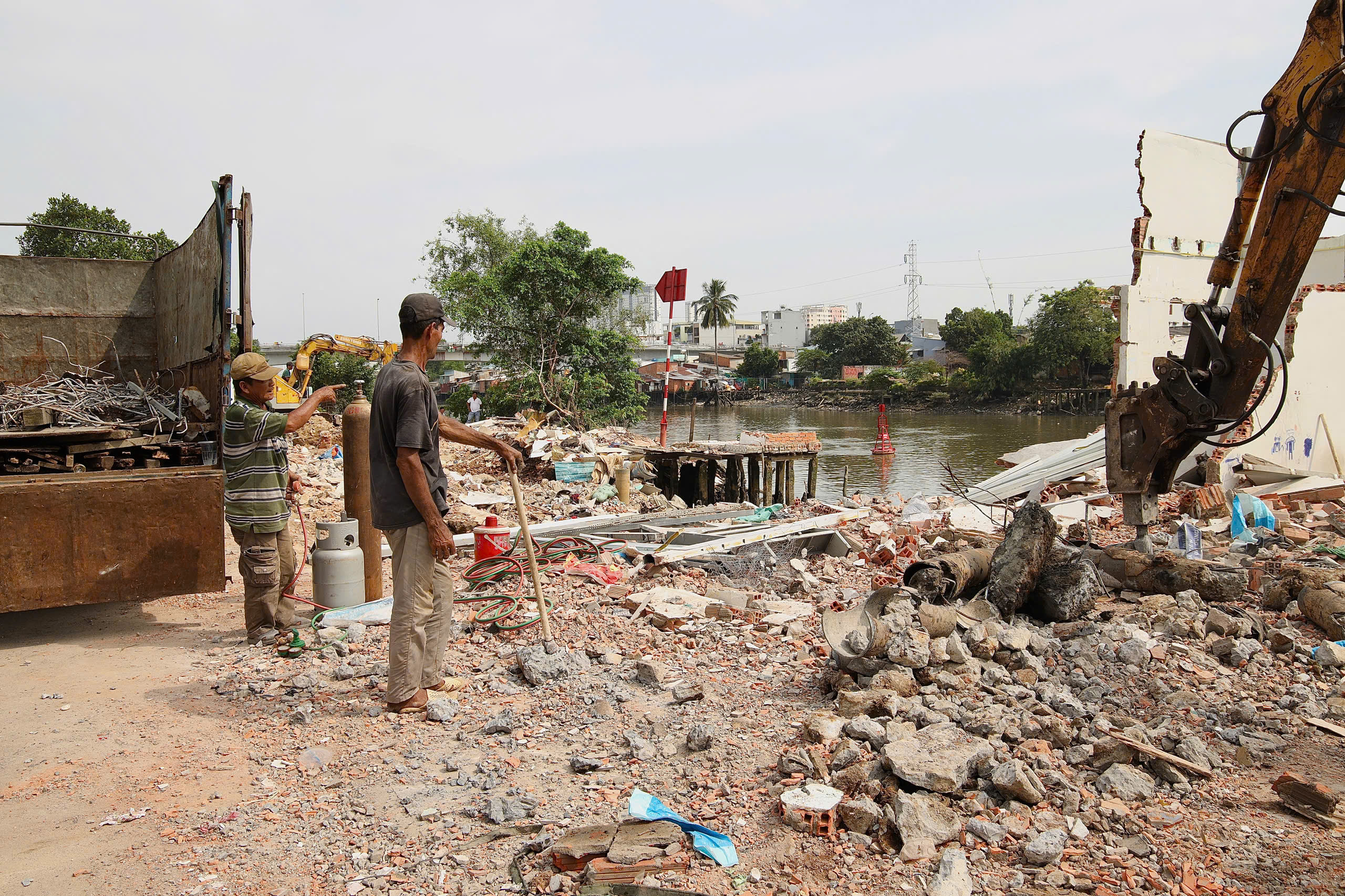 Tương lai xanh, sạch đôi bờ kênh, rạch - Ảnh 1. Tương lai xanh, sạch đôi bờ kênh, rạch - Ảnh 1.