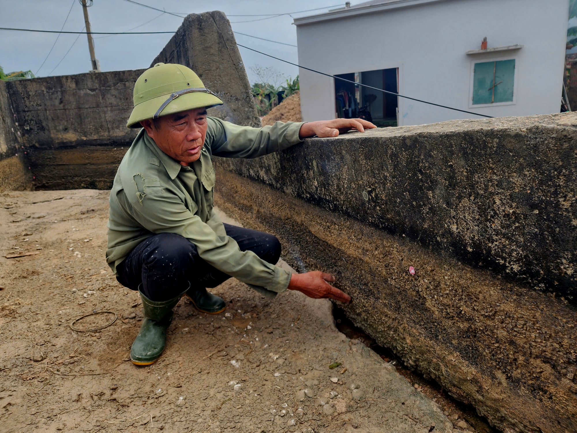 Tuyến kênh gần 30 năm tuổi xuống cấp, dân vùng quê ở Quảng Trị "kêu cứu" - Ảnh 2.