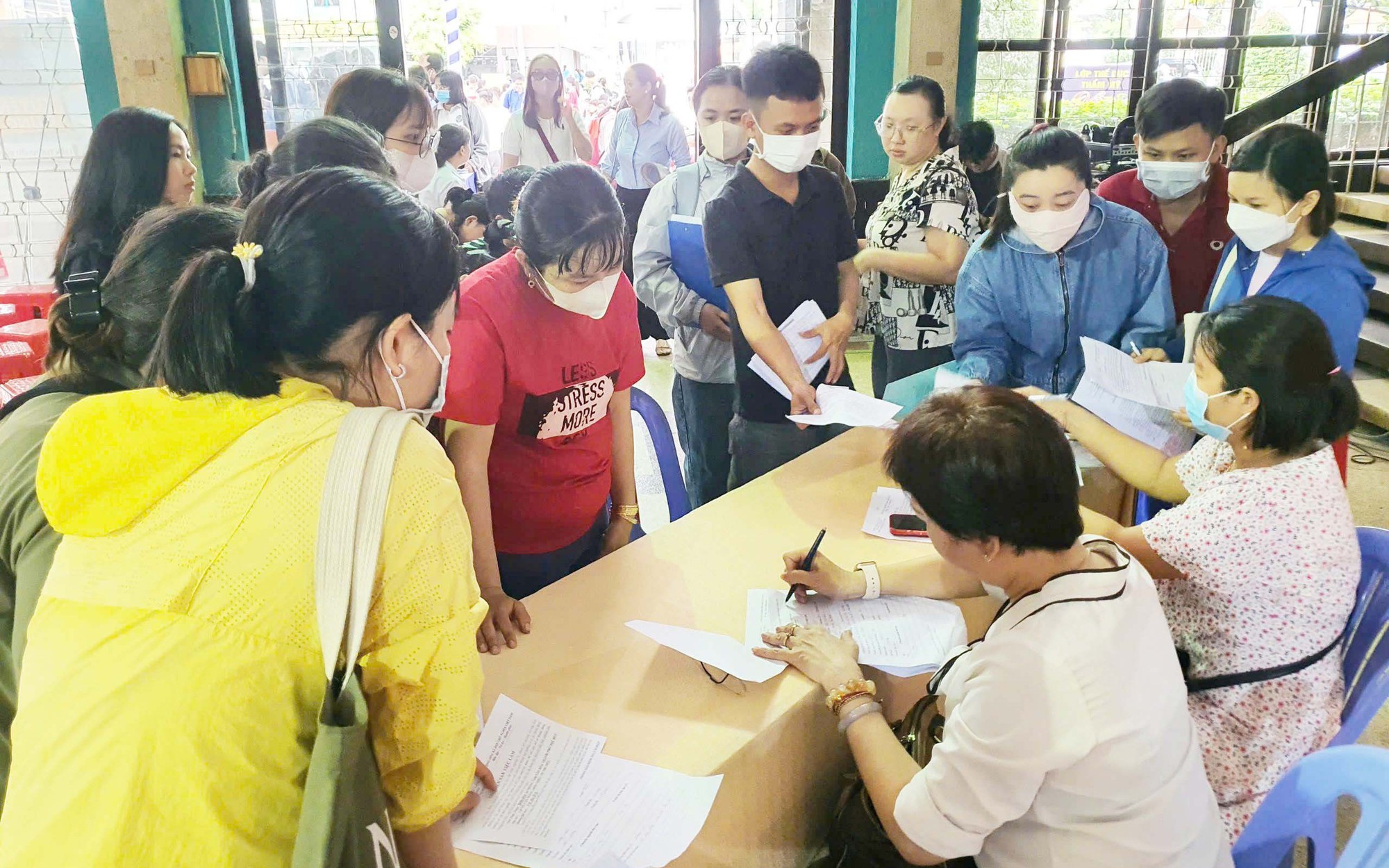 Giảm hơn 31.900 hồ sơ thất nghiệp, thị trường lao động TPHCM đang đổi chiều - Ảnh 2.