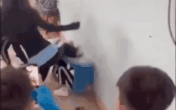 Phụ huynh tố c&aacute;o con lớp 1 bị bạn chọc mắt g&acirc;y thương t&iacute;ch nghi&ecirc;m trọng - Ảnh 2.