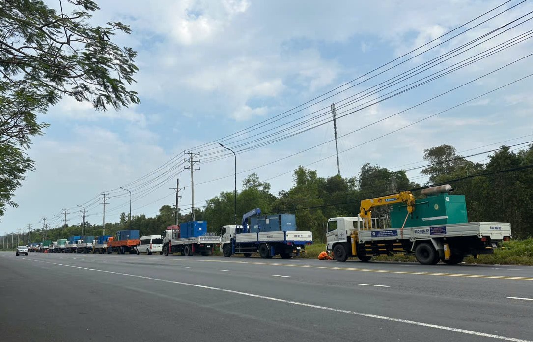 Chia sẻ của người dân và doanh nghiệp sau vụ đứt cáp ngầm dẫn điện ra Phú Quốc - Ảnh 2.