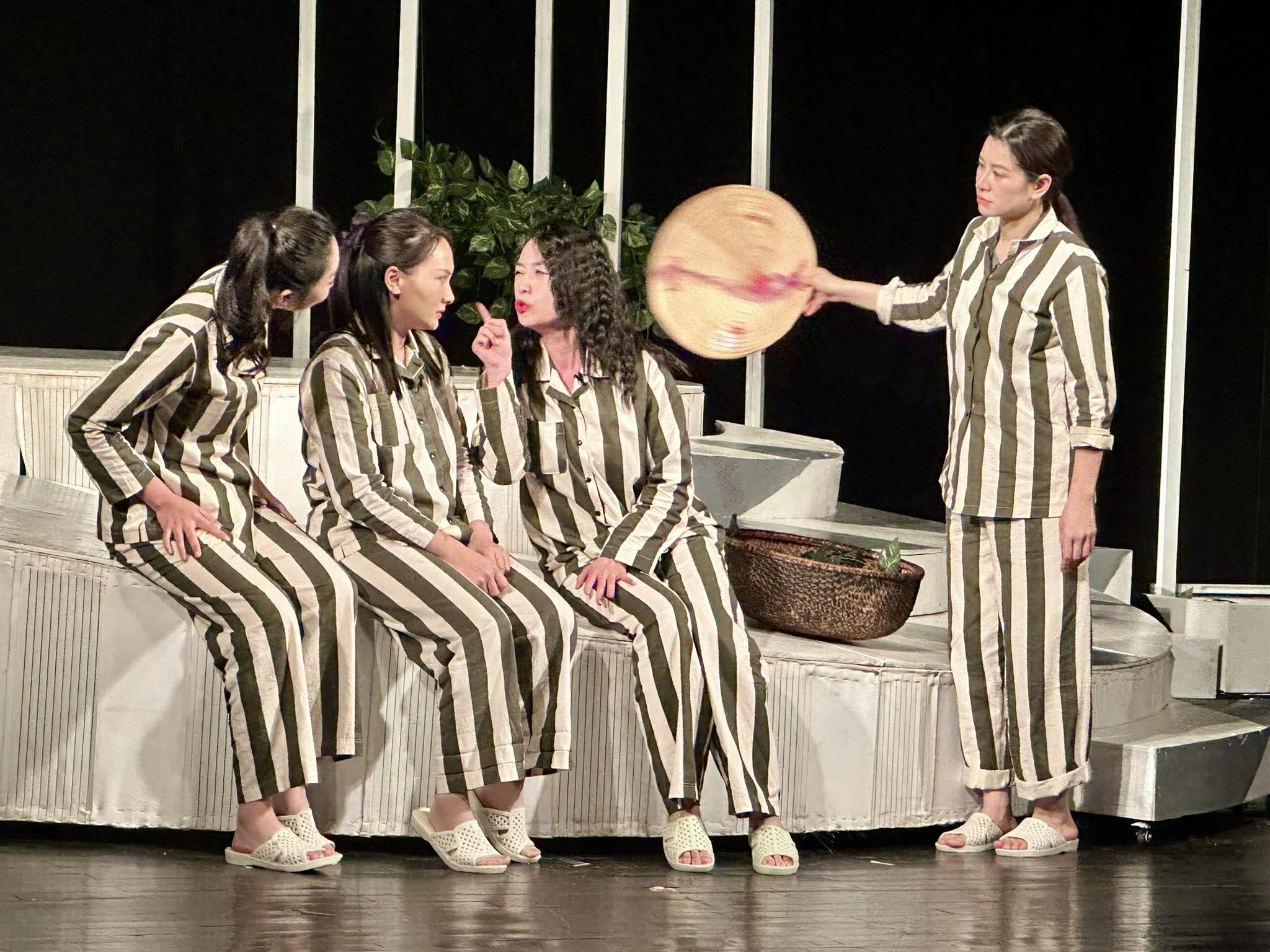 Nhà hát Kịch Công an nhân dân tạo ấn tượng mạnh với tác phẩm "Nơi bình minh trở lại" - Ảnh 3.