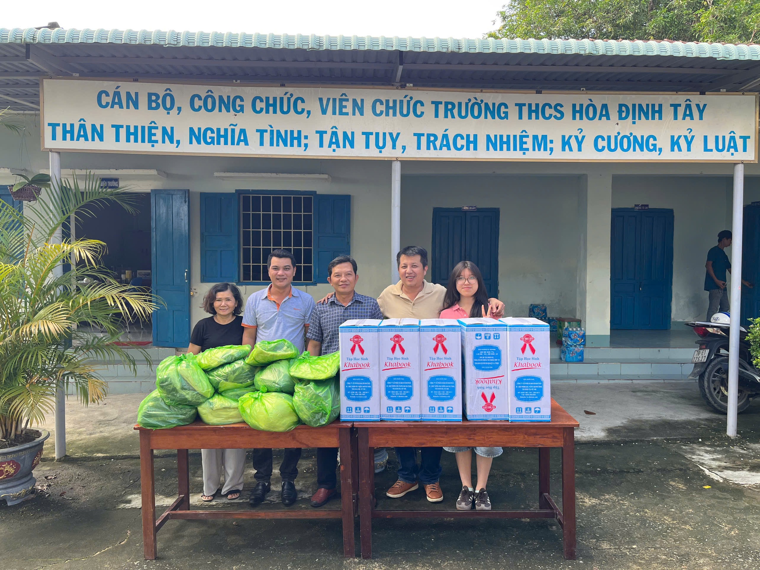 Đem yêu thương đến với vùng lũ Phú Yên - Ảnh 5.