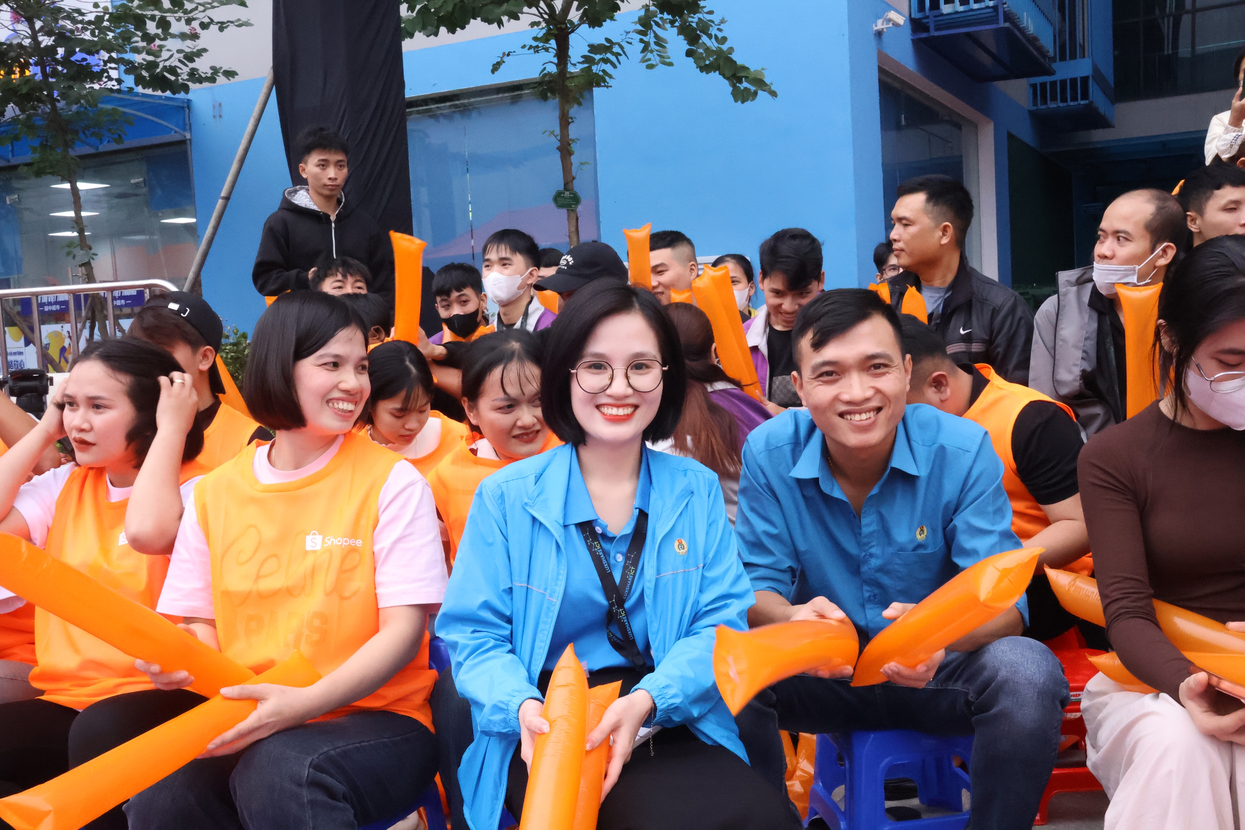 Người lao động "cháy hết mình" tại chương trình "Công xưởng hạnh phúc" - Ảnh 2.