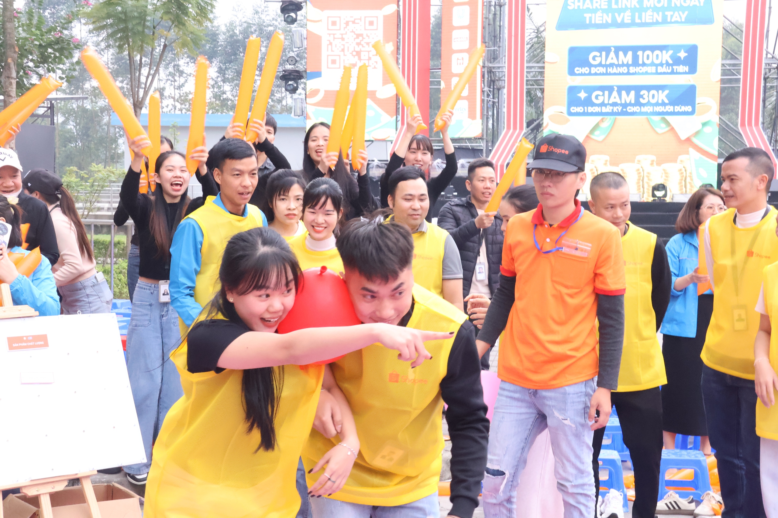 Người lao động "cháy hết mình" tại chương trình "Công xưởng hạnh phúc" - Ảnh 3.