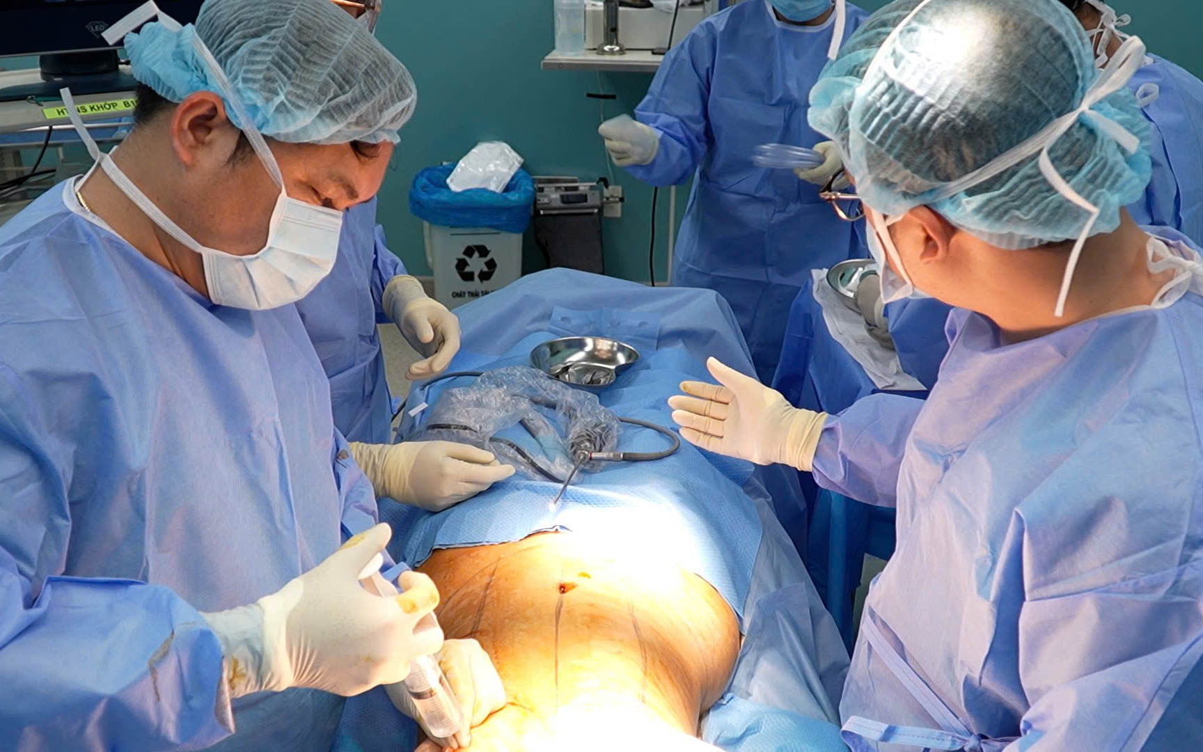 Xu hướng l&agrave;m đẹp kinh dị đang thịnh h&agrave;nh của mỹ nh&acirc;n - Ảnh 2.