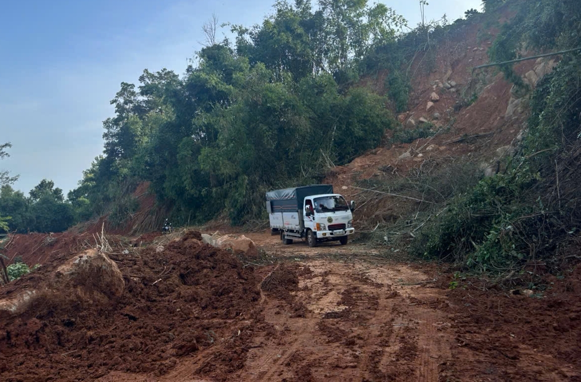 Đèo Gia Bắc thông tuyến trở lại sau sạt lở nặng - Ảnh 1.