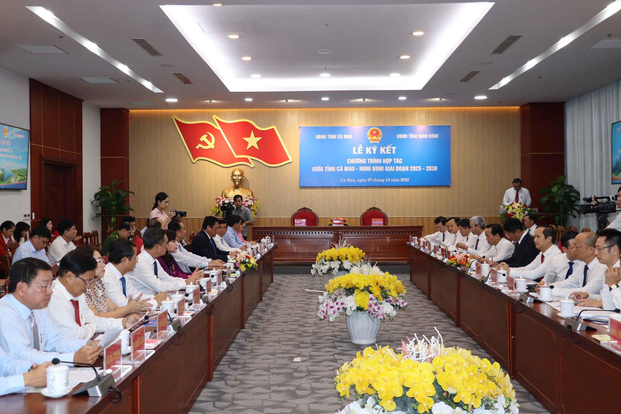 Cà Mau và Ninh Bình hợp tác toàn diện - Ảnh 1.