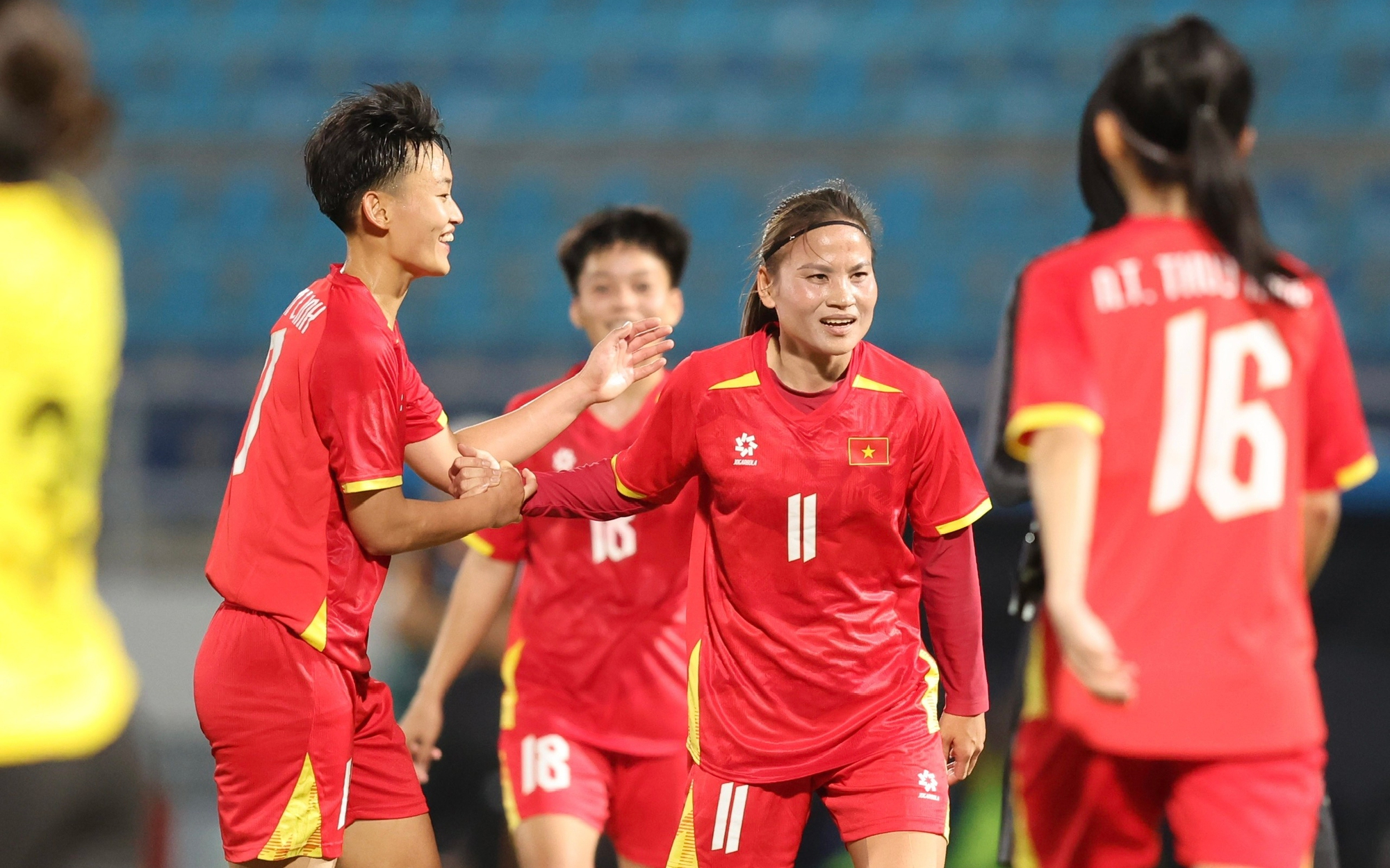 Áp đảo Philippines, tuyển nữ Việt Nam thua đau phút cuối - Ảnh 3.