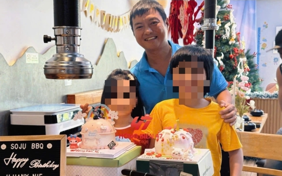 Cha xích nhốt 2 con trong phòng bẩn: Lời giải thích gây sốc từ người cha - Ảnh 2. Cha xích nhốt 2 con trong phòng bẩn: Lời giải thích gây sốc từ người cha - Ảnh 2.