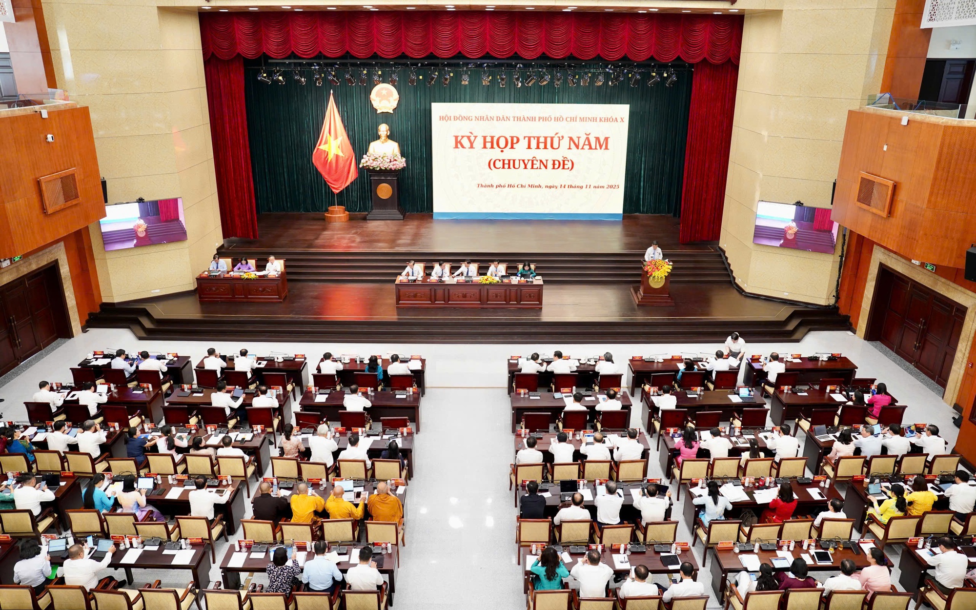 Khai mạc kỳ họp thứ 6 HĐND TPHCM: Quyết nghị nhiều vấn đề quan trọng của thành phố - Ảnh 7.