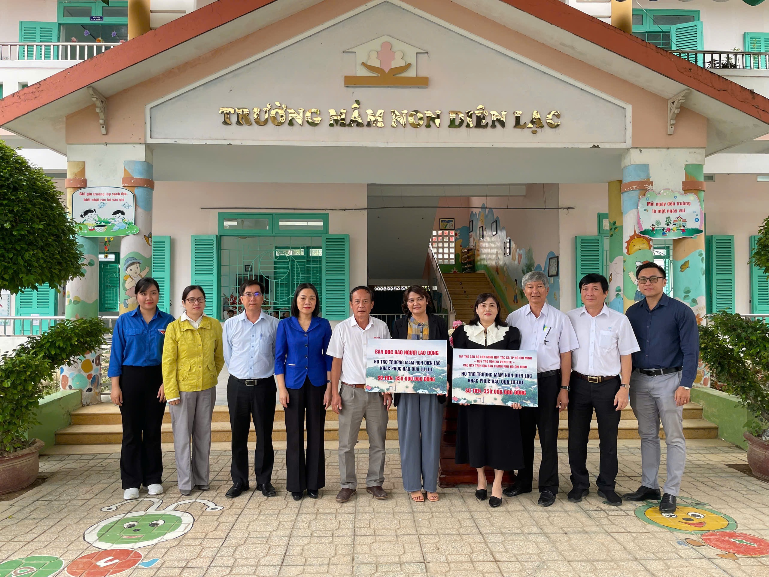 Vững niềm tin sau lũ dữ - Ảnh 1. Vững niềm tin sau lũ dữ - Ảnh 1.