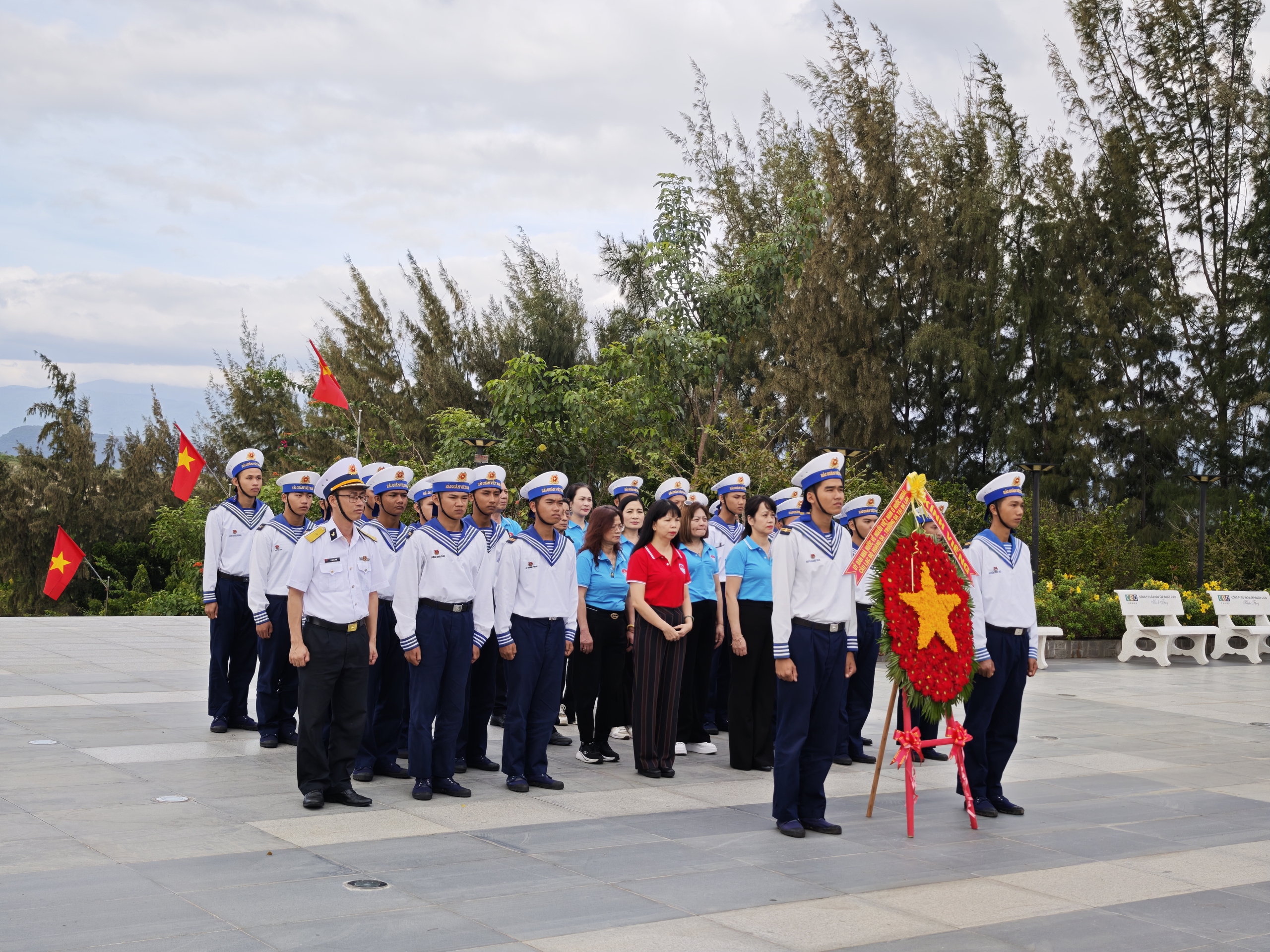 Kiều bào Ba Lan trao tặng Vườn rau xanh cho Trường Sa Lớn - Ảnh 5. Kiều bào Ba Lan trao tặng Vườn rau xanh cho Trường Sa Lớn - Ảnh 5.
