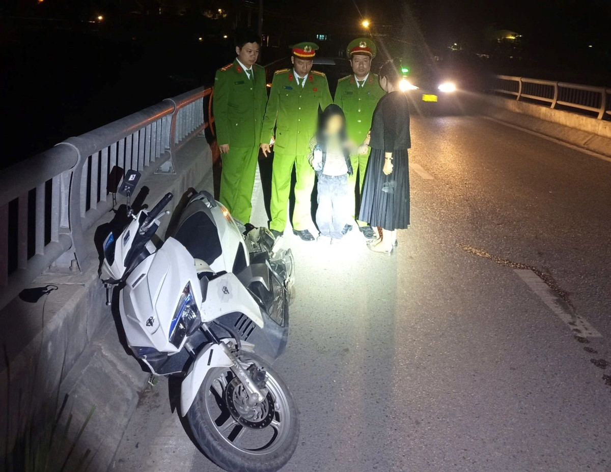 Người mẹ trẻ định nhảy cầu tự tử cùng con trai 4 tuổi Sau khi Chồng mất - Ảnh 1.