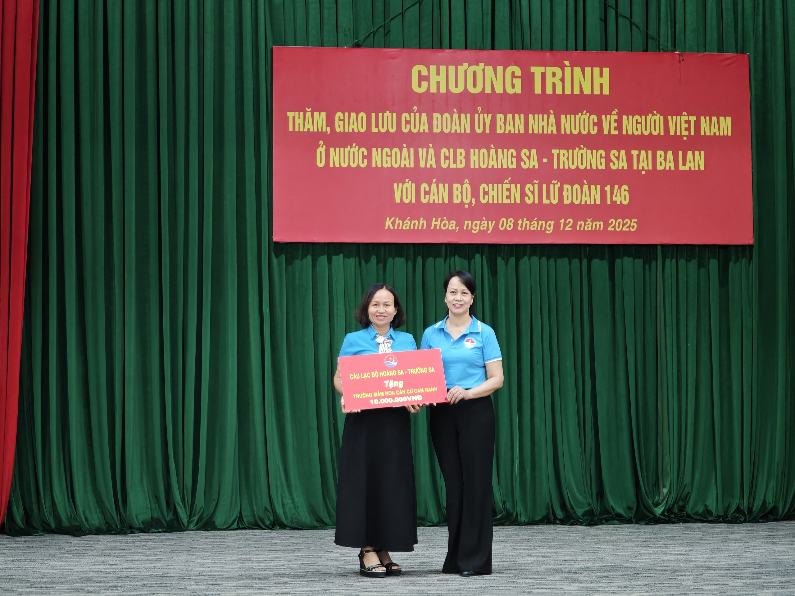 Kiều bào Ba Lan trao tặng Vườn rau xanh cho Trường Sa Lớn - Ảnh 9. Kiều bào Ba Lan trao tặng Vườn rau xanh cho Trường Sa Lớn - Ảnh 9.