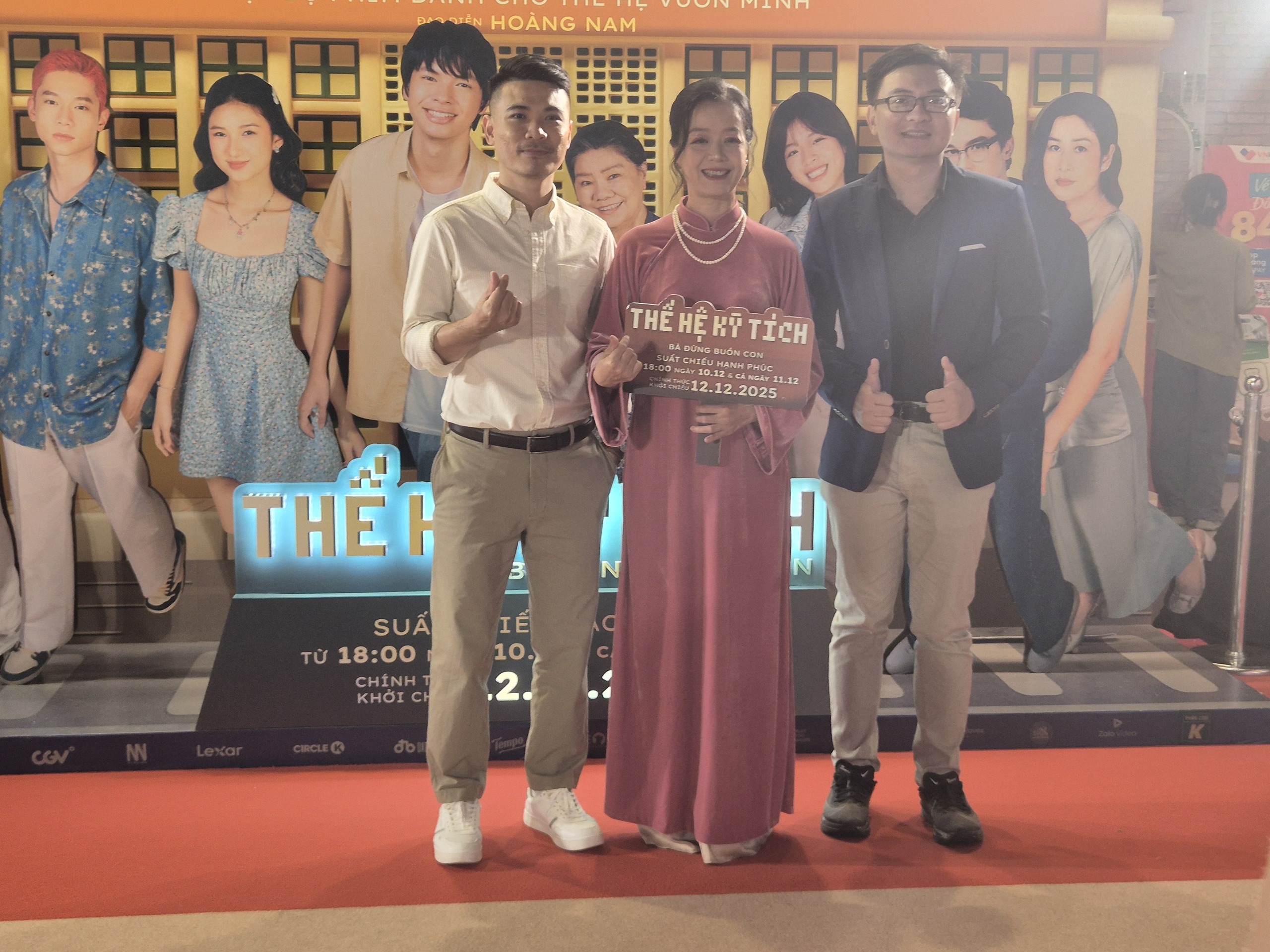 NSƯT Chiều Xuân khóc, "Nguyệt thảo mai" Hà Hương giúp lau nước mắt - Ảnh 4.