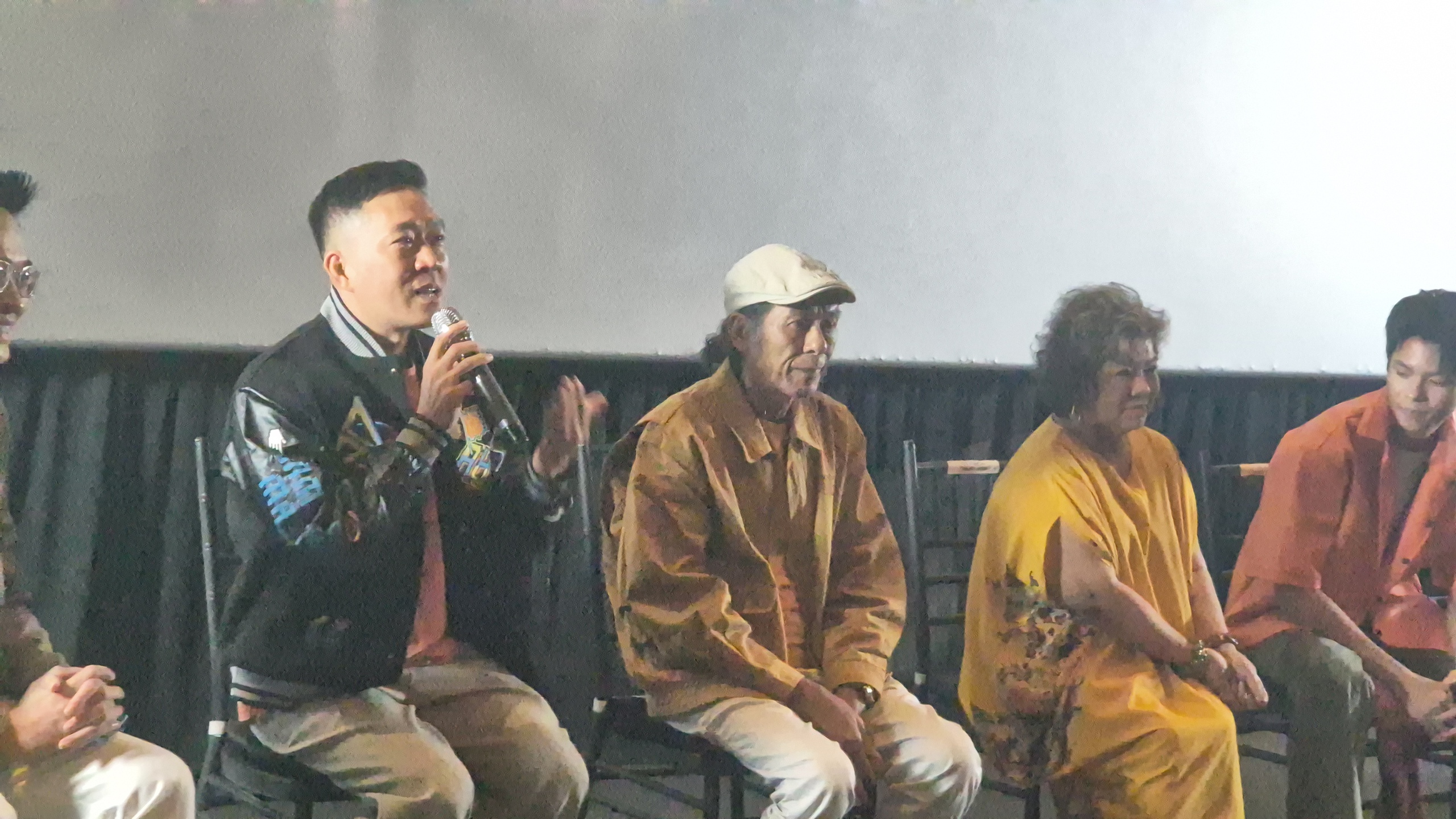 NSƯT Chiều Xuân khóc, "Nguyệt thảo mai" Hà Hương giúp lau nước mắt - Ảnh 2.