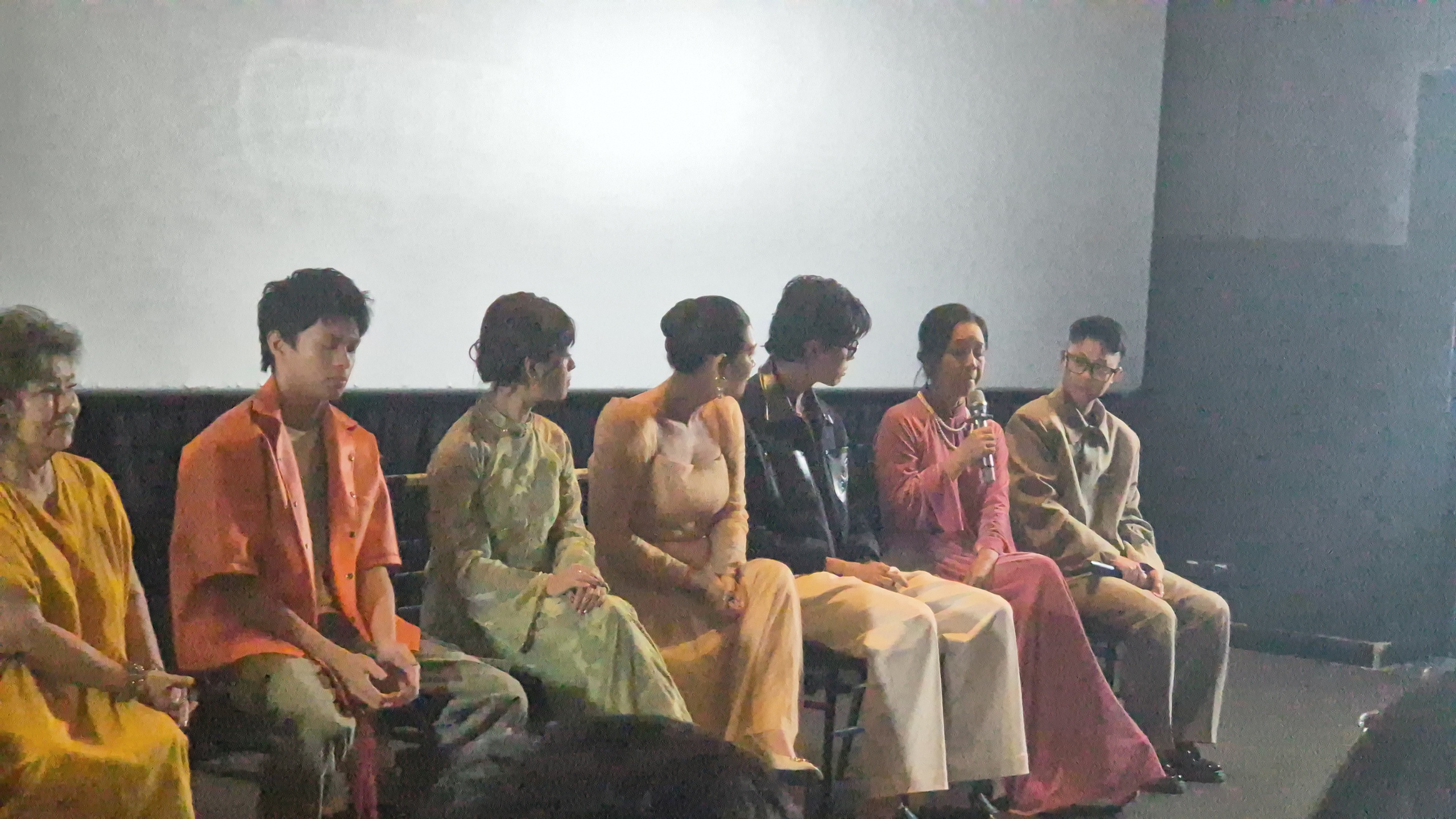 NSƯT Chiều Xuân khóc, "Nguyệt thảo mai" Hà Hương giúp lau nước mắt - Ảnh 3.