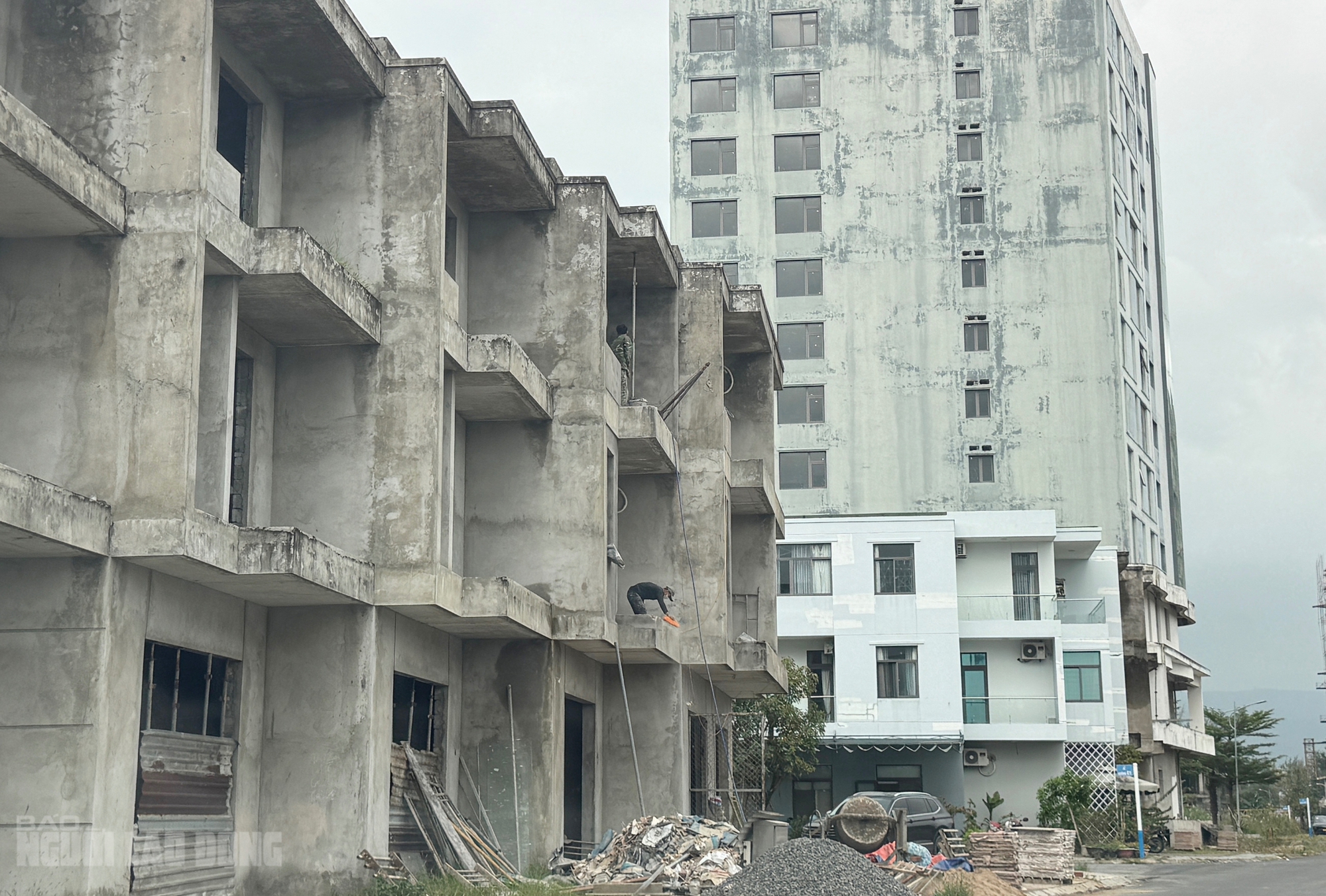 Khu đô thị quốc tế Đa Phước thi công trở lại sau nhiều năm ngừng trệ - Ảnh 1.