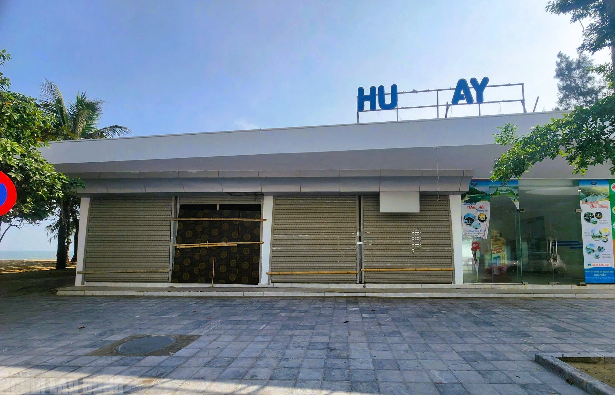 Bãi biển nổi tiếng miền Bắc vẫn tơi tả sau hơn 2 tháng bão đi qua - Ảnh 6.