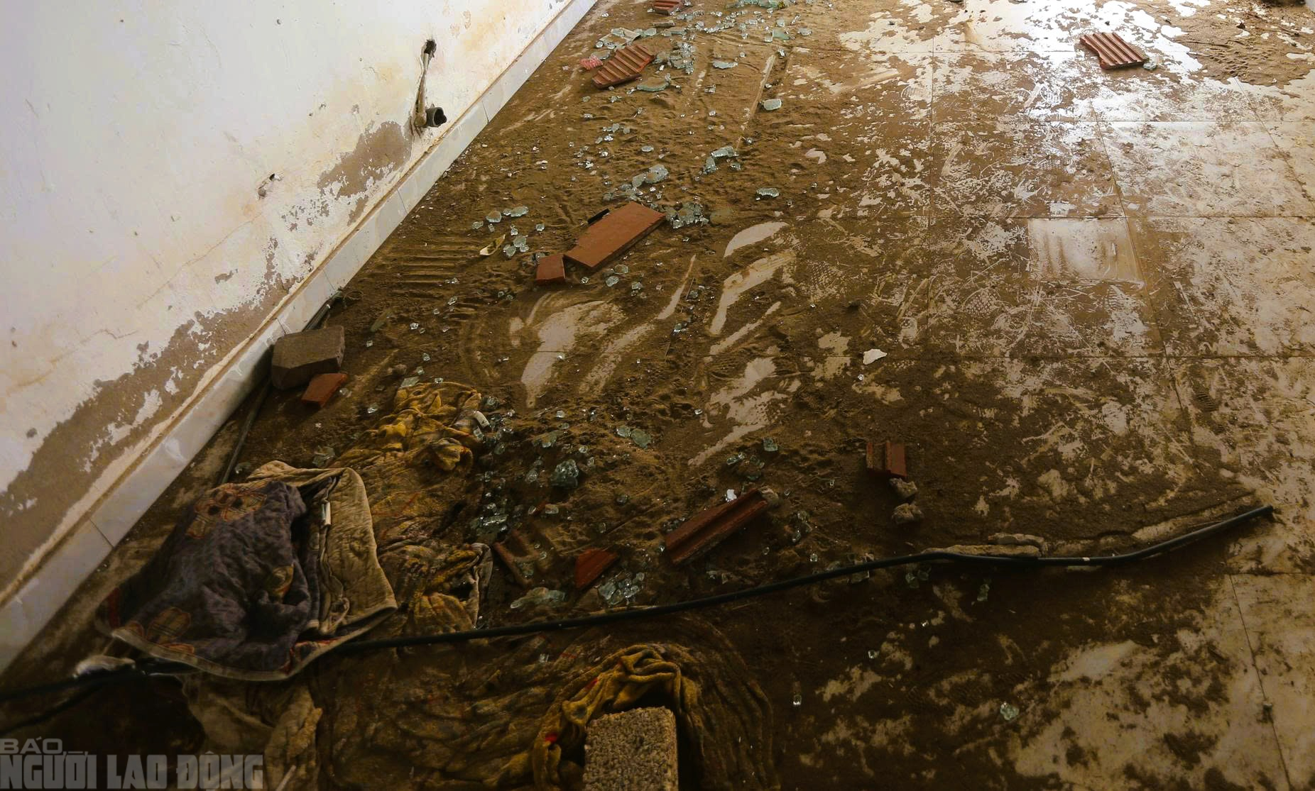 Bãi biển nổi tiếng miền Bắc vẫn tơi tả sau hơn 2 tháng bão đi qua - Ảnh 8.