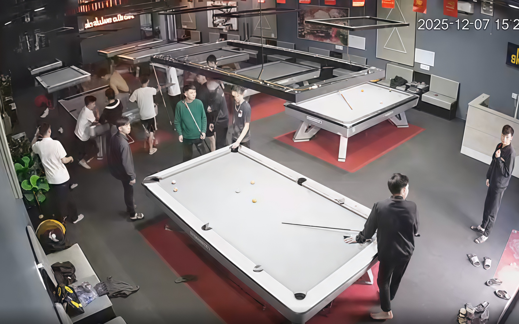 X&ocirc;n xao vụ gi&agrave;nh ghế ngồi tại khu vui chơi khiến x&ocirc; x&aacute;t ồn &agrave;o - Ảnh 2.