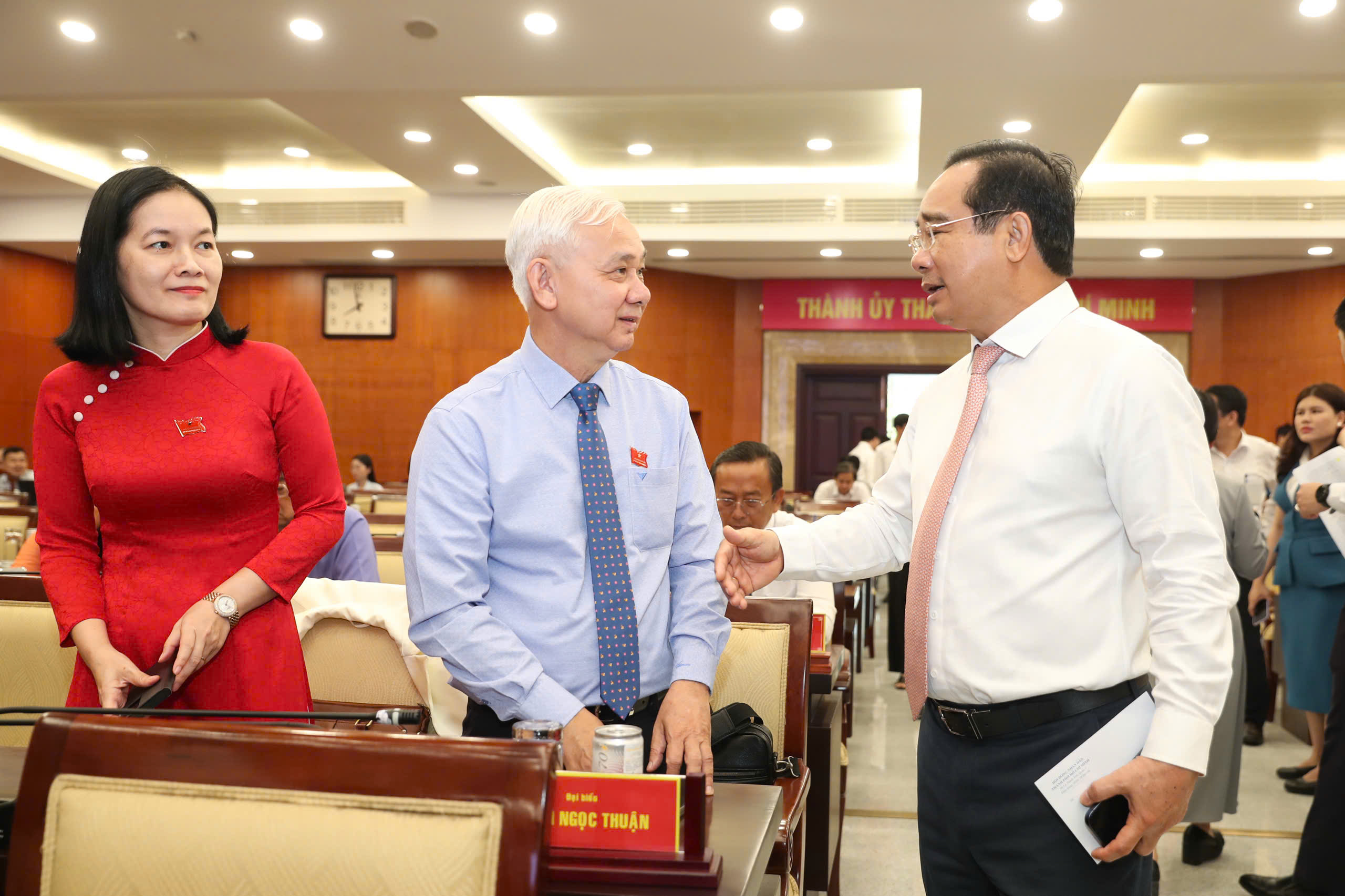 Khai mạc kỳ họp thứ 6 HĐND TPHCM: Quyết nghị nhiều vấn đề quan trọng của thành phố - Ảnh 1.