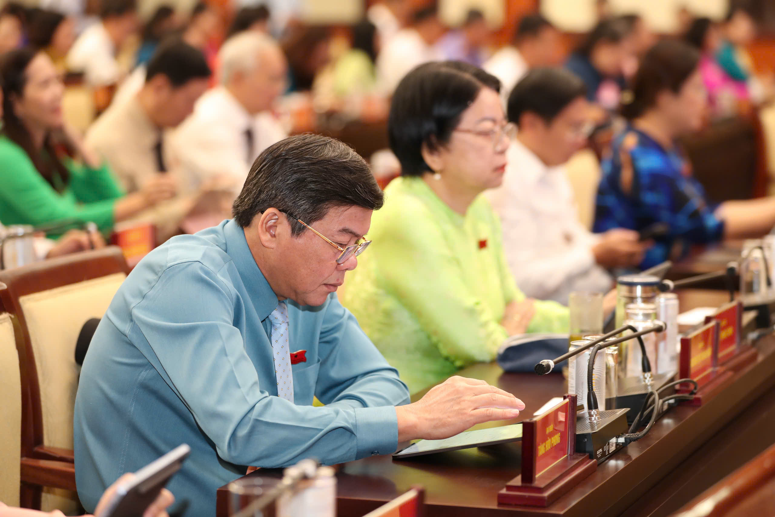 Khai mạc kỳ họp thứ 6 HĐND TPHCM: Quyết nghị nhiều vấn đề quan trọng của thành phố - Ảnh 4.