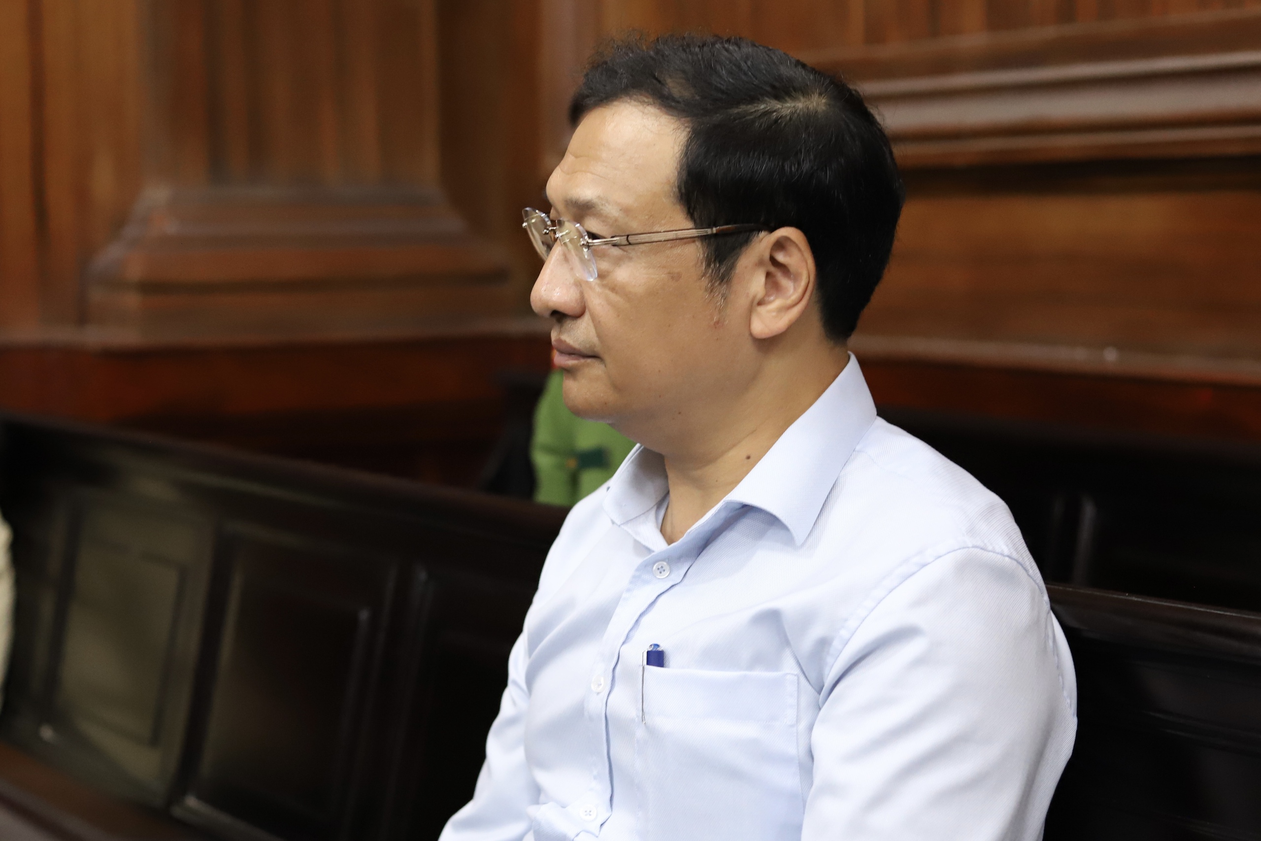 Sáng nay, cựu giám đốc cùng phó giám đốc Sở GD-ĐT hầu tòa - Ảnh 2.