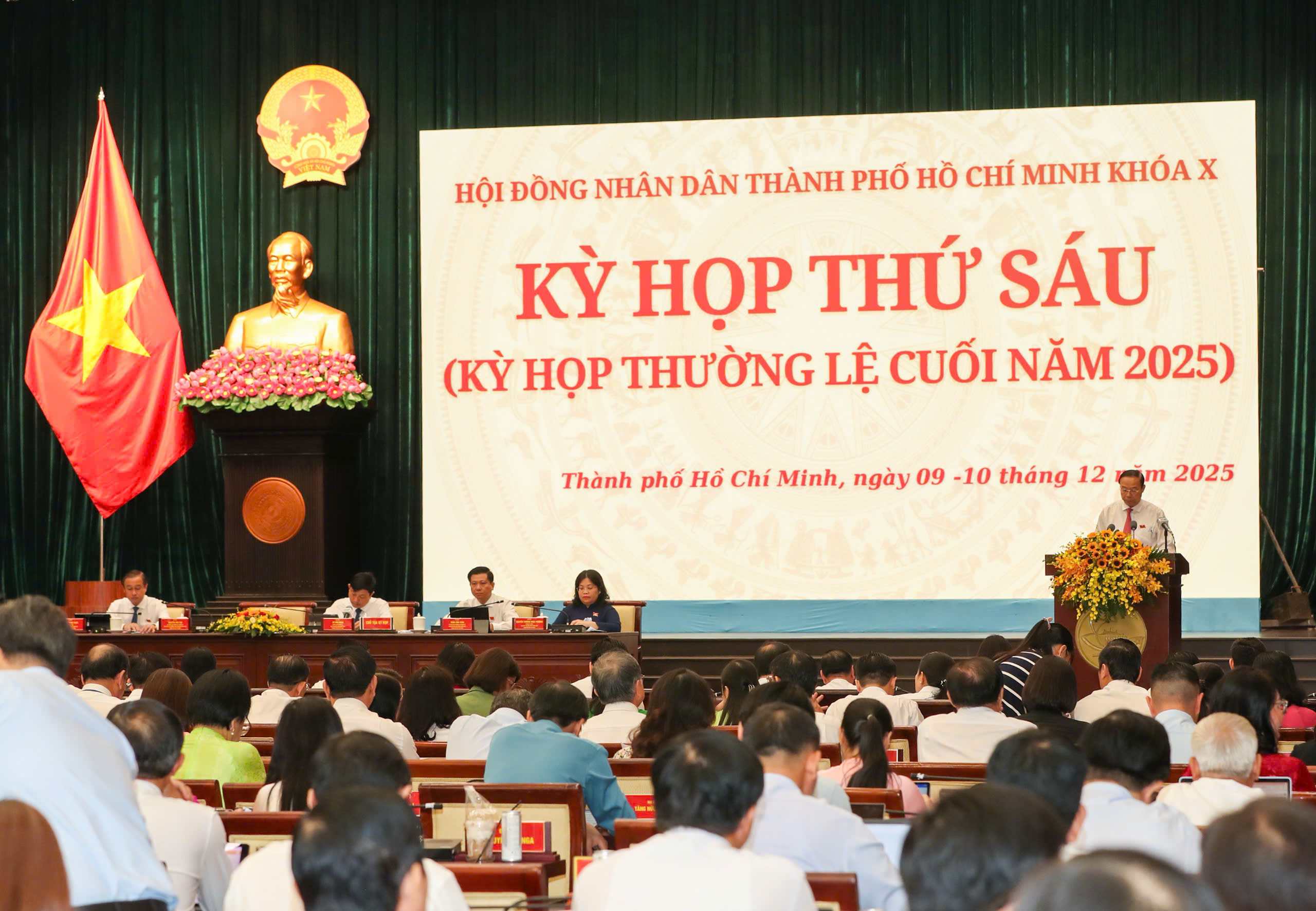 Khai mạc kỳ họp thứ 6 HĐND TPHCM: Quyết nghị nhiều vấn đề quan trọng của thành phố - Ảnh 6.