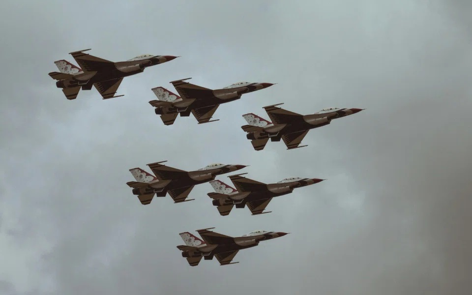 Nhật Bản điều chiến đấu cơ giám sát loạt máy bay ném bom Nga - Trung Quốc - Ảnh 2.