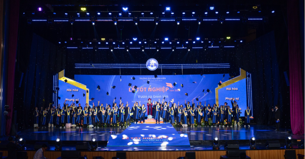 Trường Đại học Văn Hiến kết nối hơn 4.000 vị trí việc làm cho tân khoa ngay tại Lễ Tốt nghiệp 2025 - Ảnh 1.