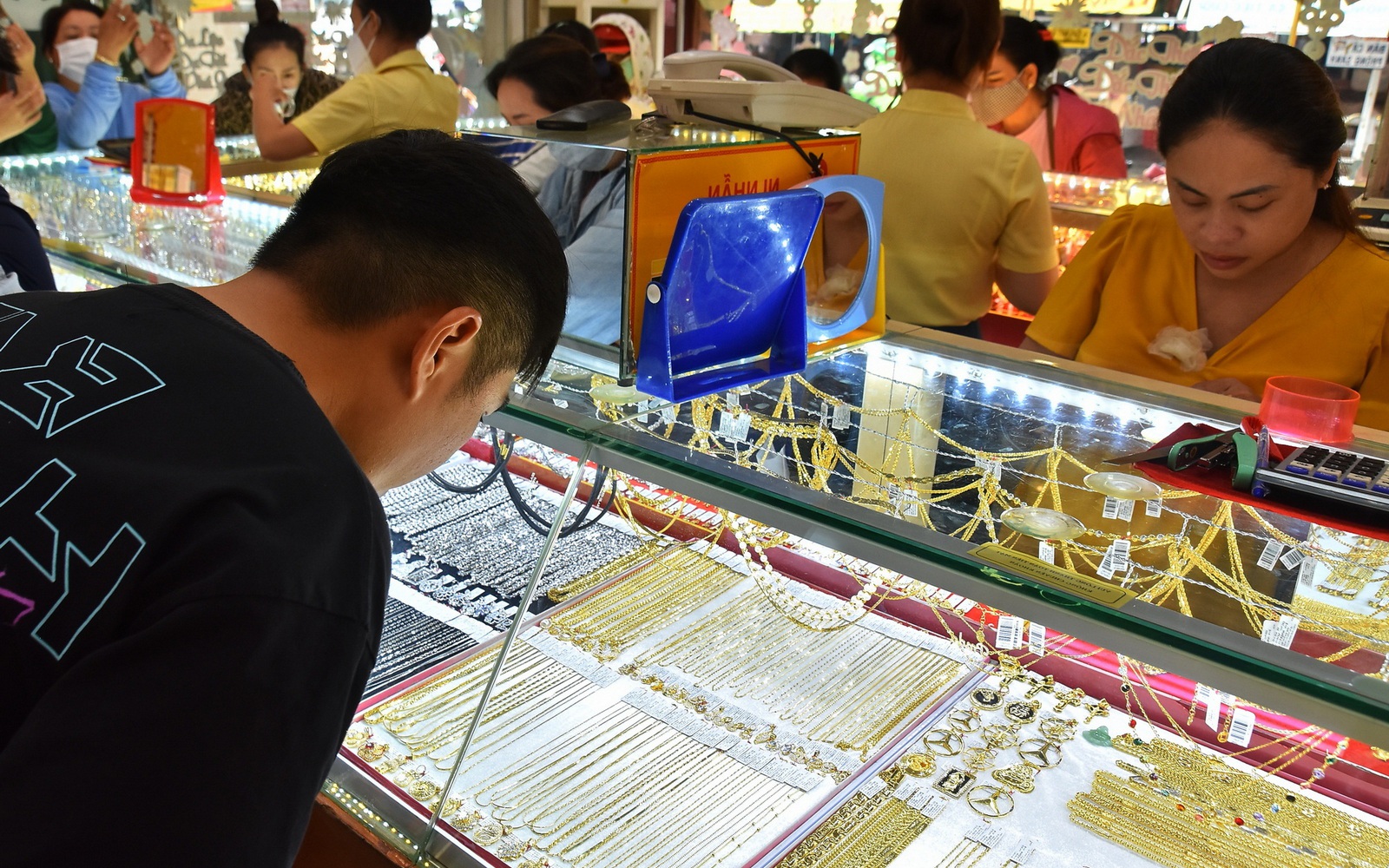 Giá vàng hôm nay 10-12: Tăng rất mạnh - Ảnh 2.