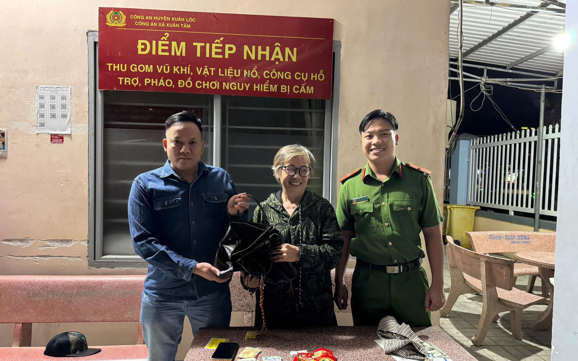 Nhặt được v&iacute; chứa hơn 18 triệu đồng, học sinh lớp 6 trả lại người mất - Ảnh 2.