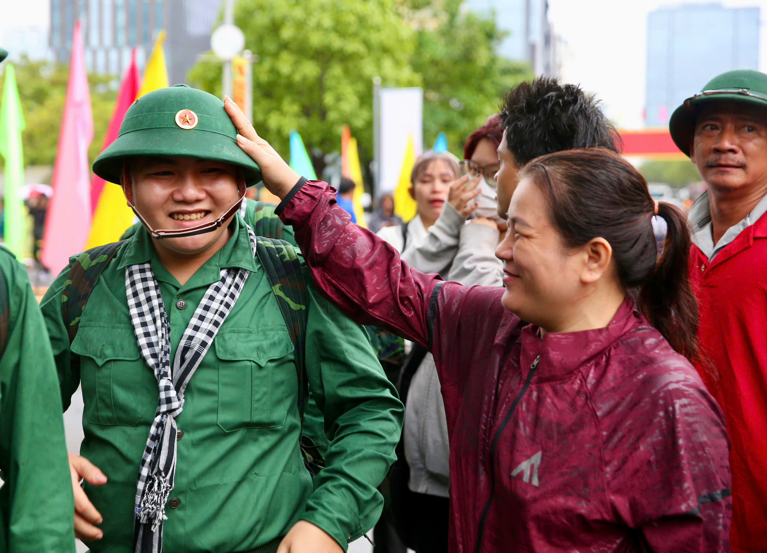 TP HCM: Xúc động giây phút chia tay lên đường tòng quân- Ảnh 11. TP HCM: Xúc động giây phút chia tay lên đường tòng quân- Ảnh 11.